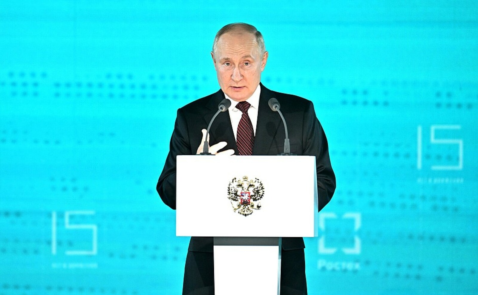 В. Путин выступил на торжественном мероприятии, посвящённом 15-летию «Ростеха»