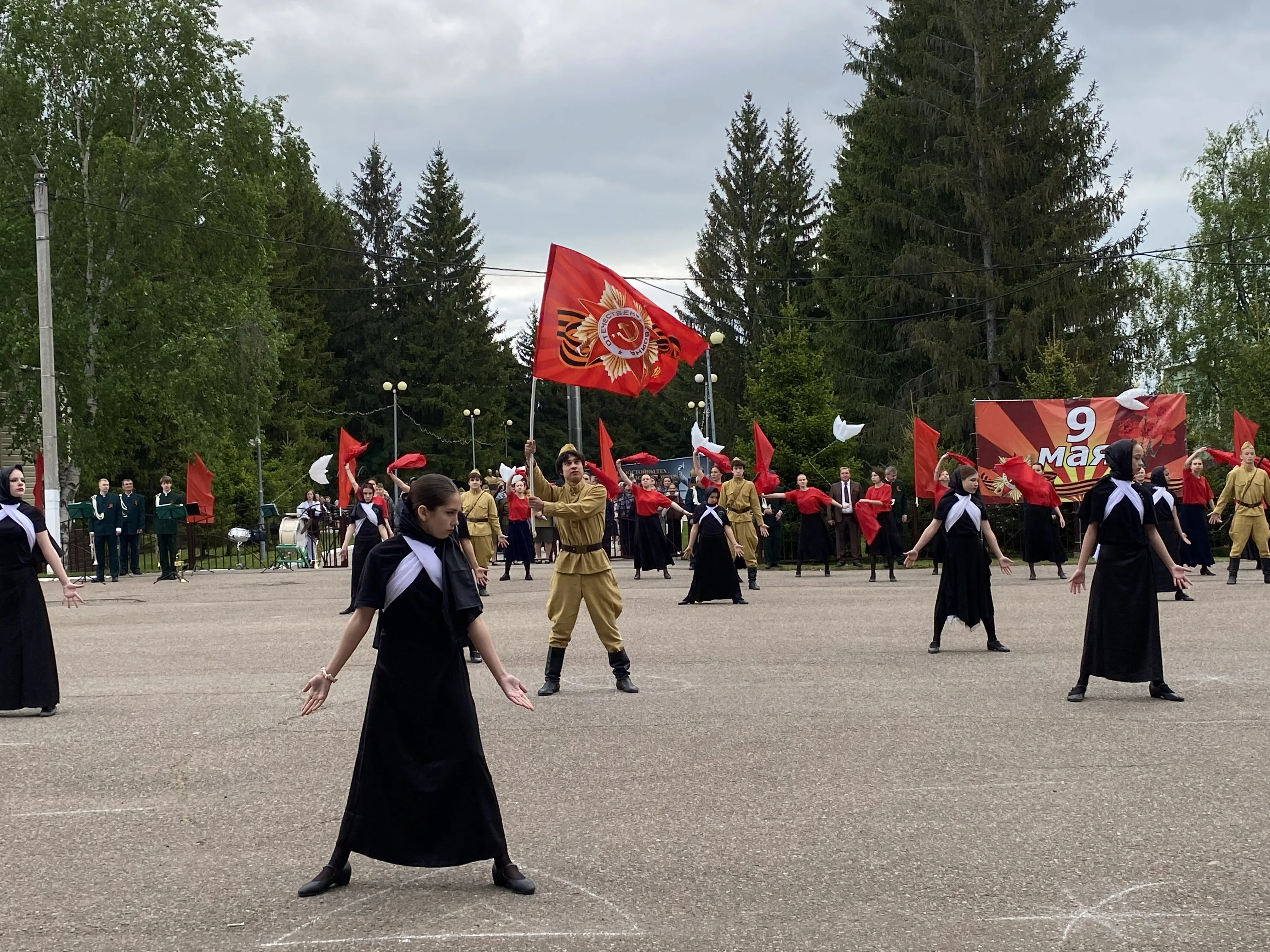 Победа, которую мы не забудем.Фоторепортаж.Театрализованное представление и марш