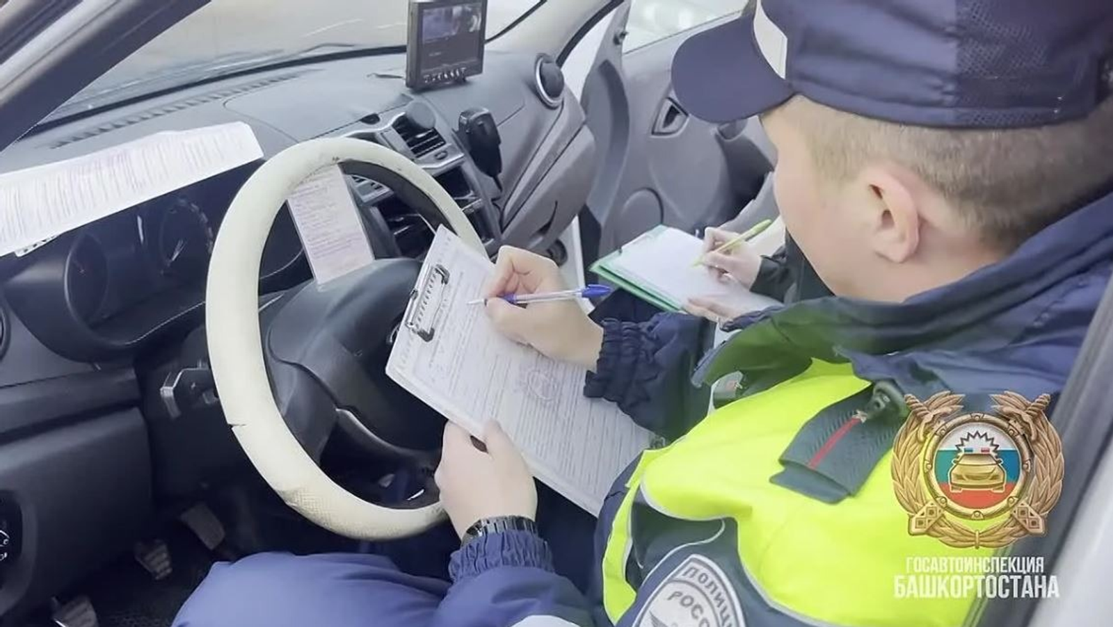 В Башкирии сотрудники ГАИ задержали автоледи с поддельными правами