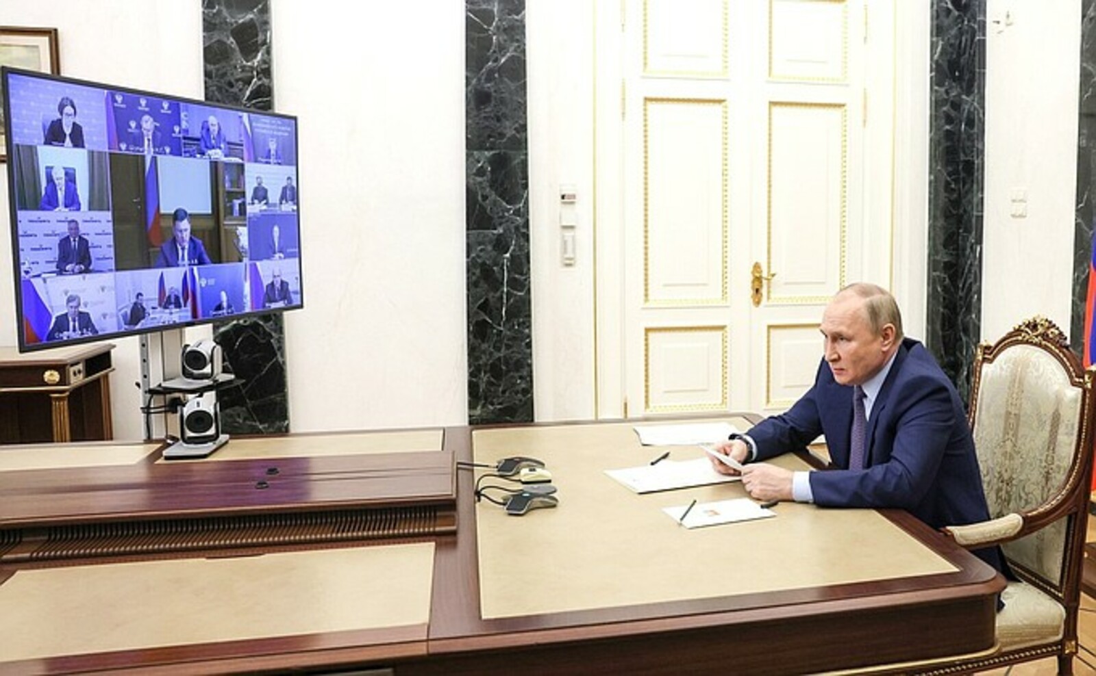 В. Путин провёл совещание по вопросам развития нефтяной отрасли