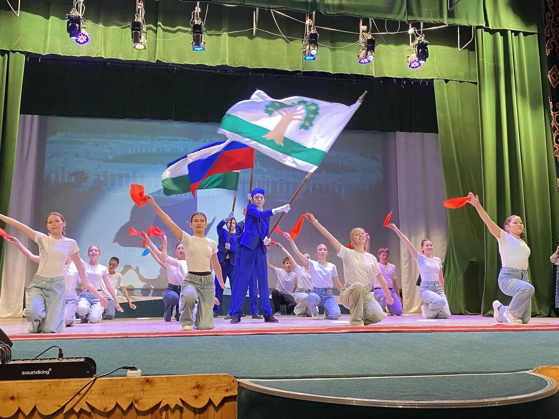 Гала-концерт районного фестиваля самодеятельного народного творчества
