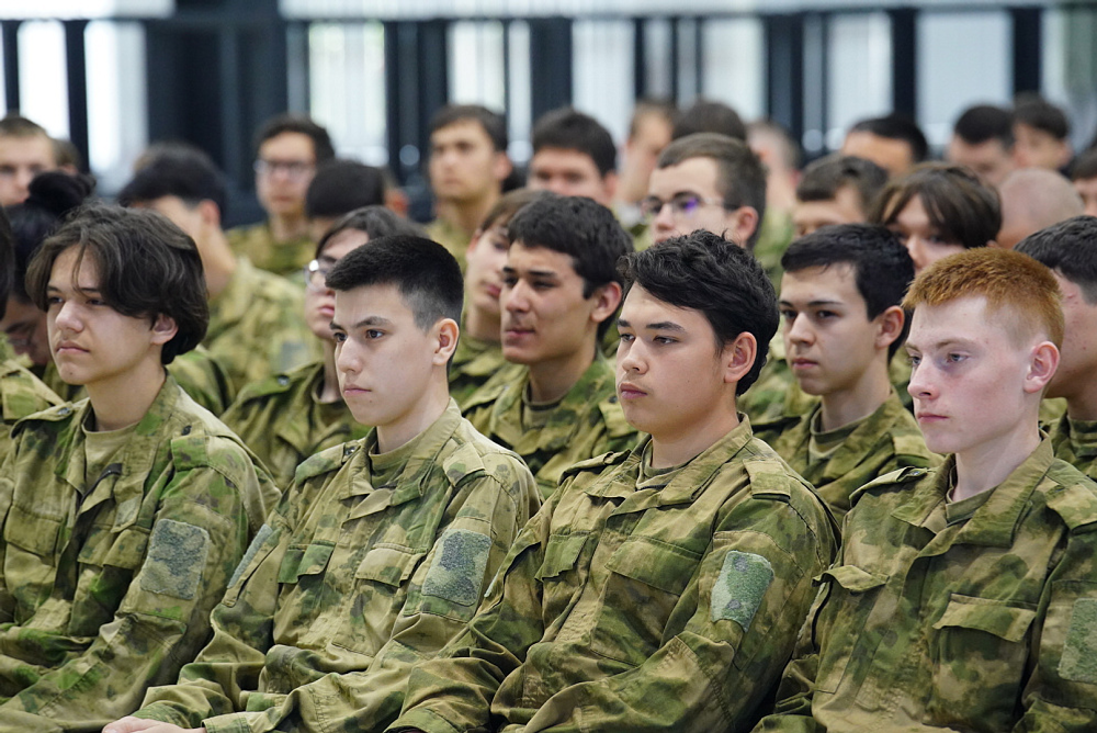 Хабиров встретился со школьниками из Архангельского района