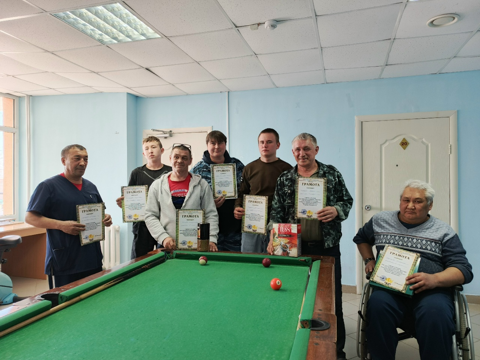 Показали неплохую и достаточно ровную игру для любителей бильярда