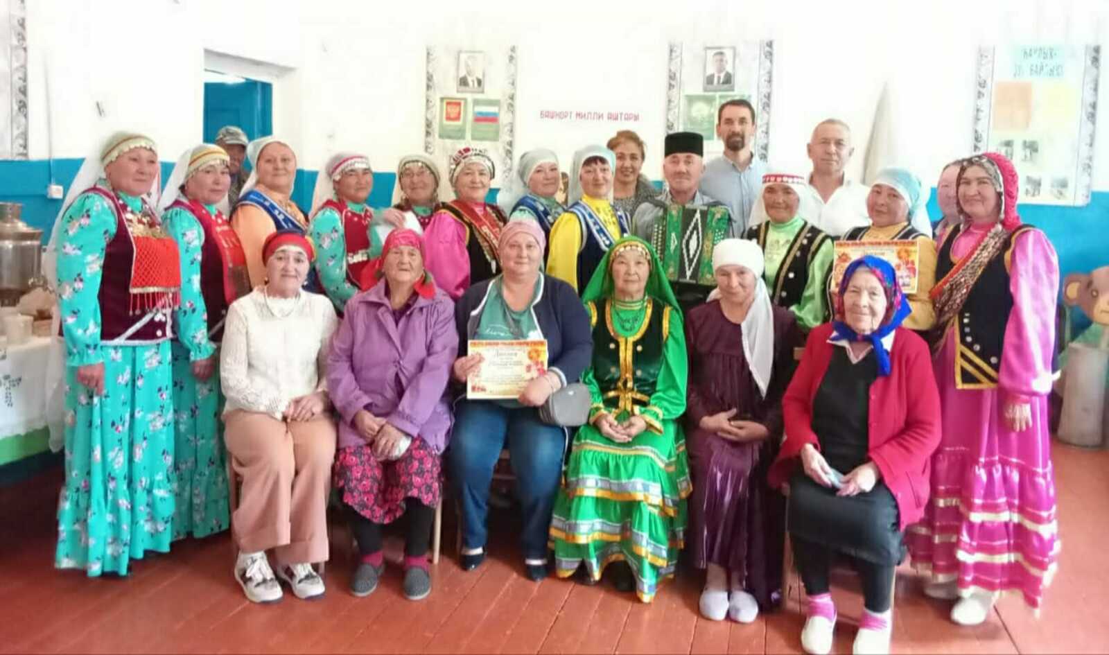 Фольклорная группа "Ташкын" провела в сельском клубе д. Муллакаево творческую встречу