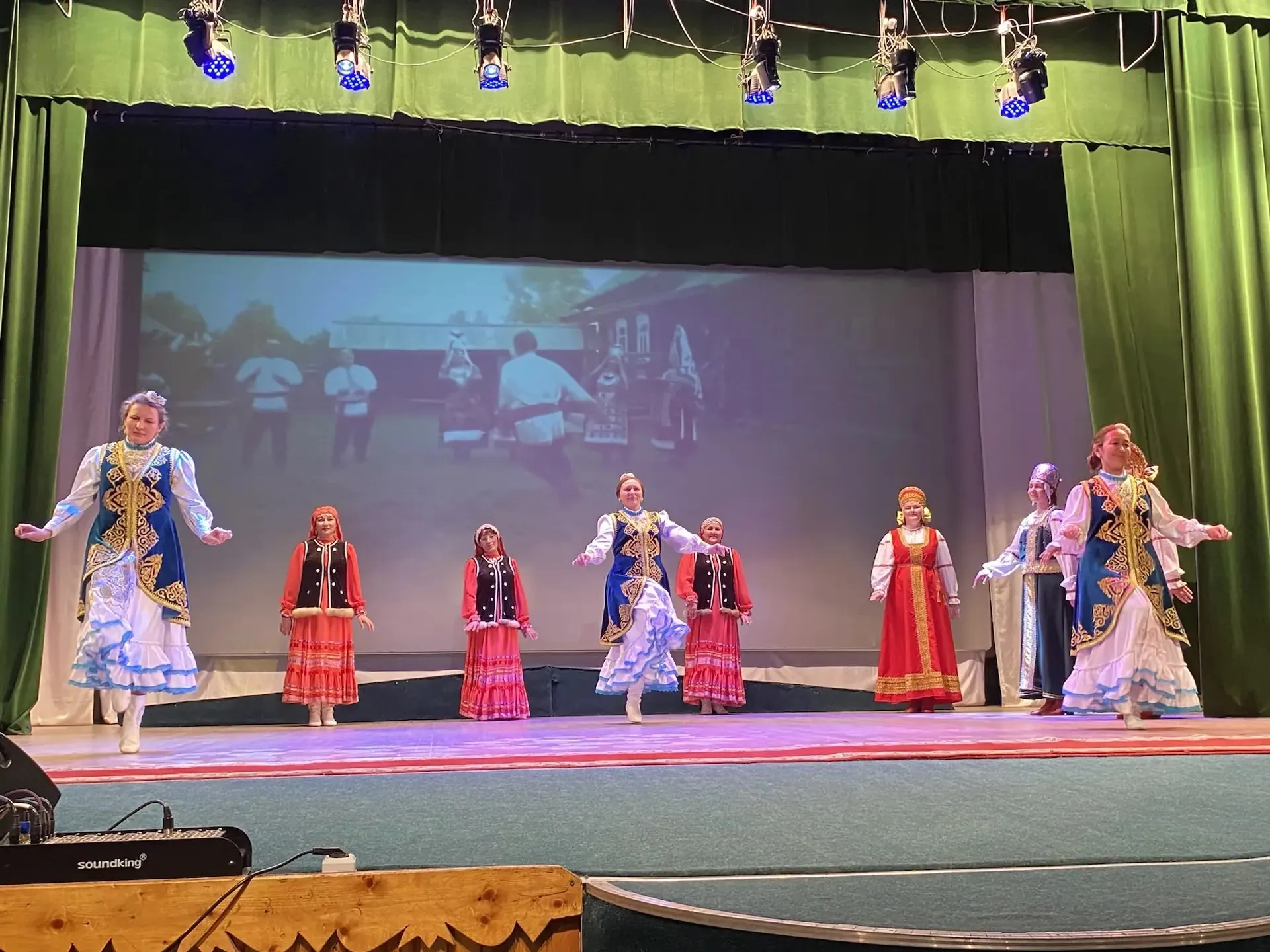 Гала-концерт районного фестиваля самодеятельного народного творчества