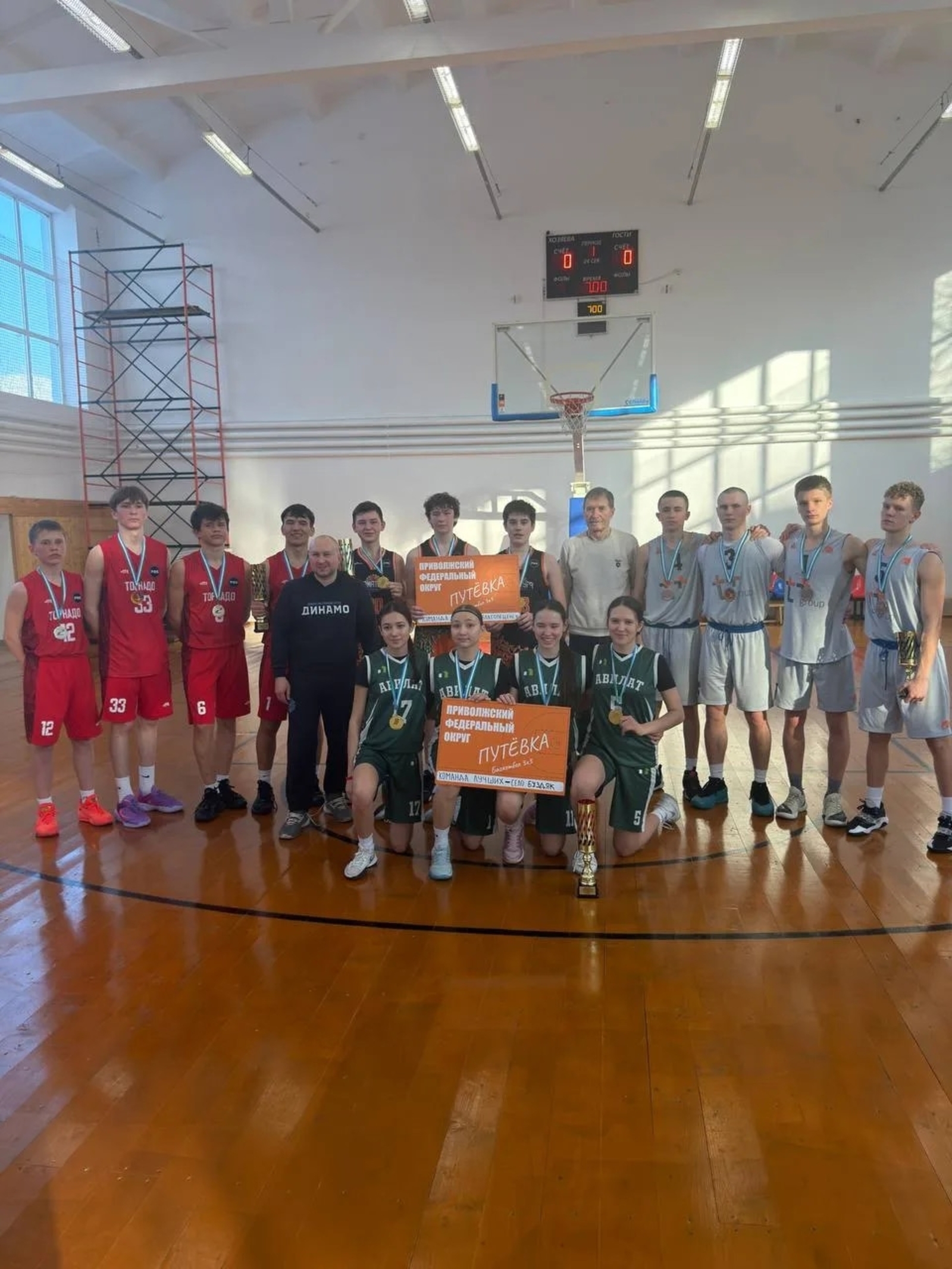 Напряженные игры, отчаянная борьба за каждый мяч