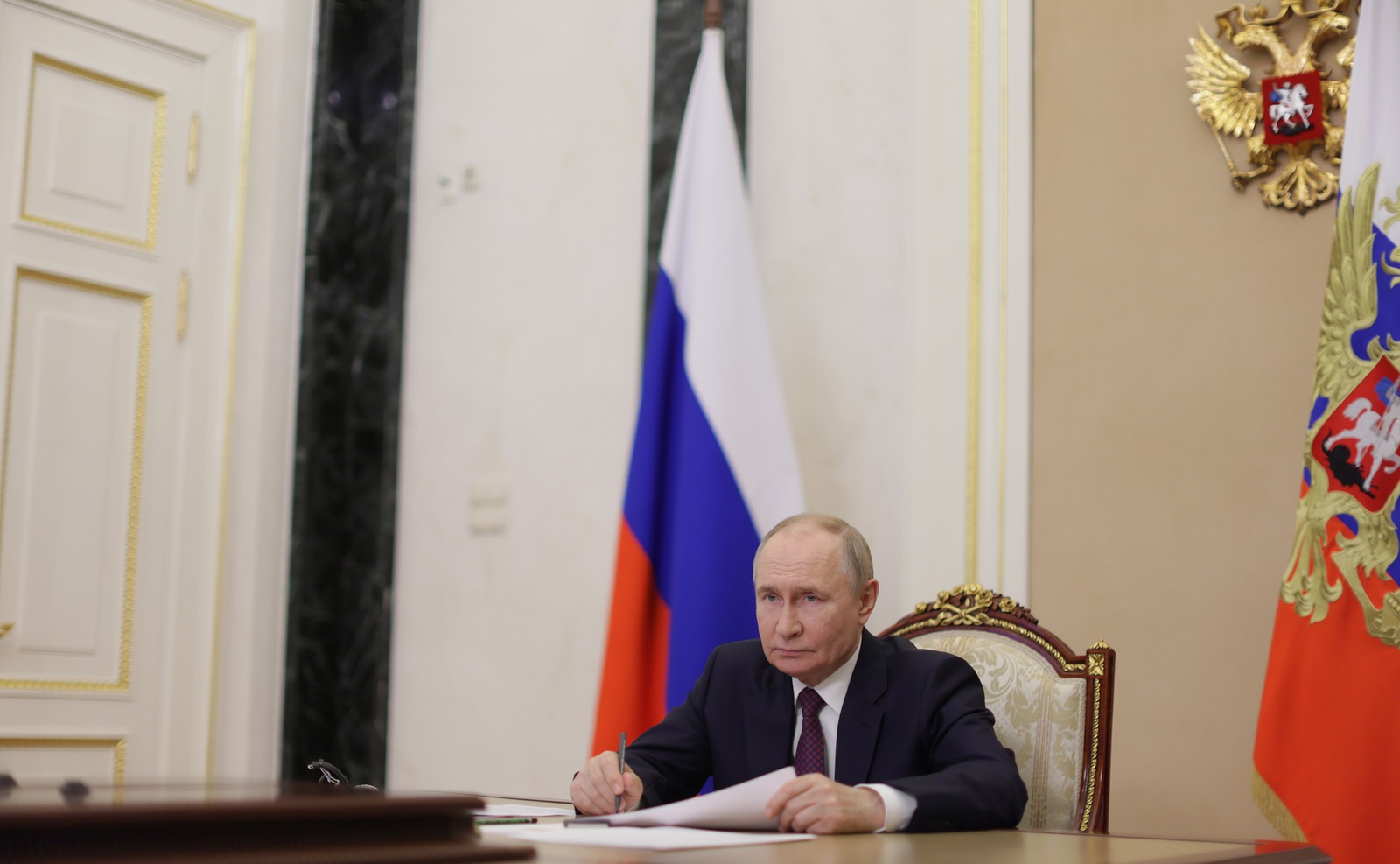 В.Путин в режиме видеоконференции провёл совещание с членами Правительства