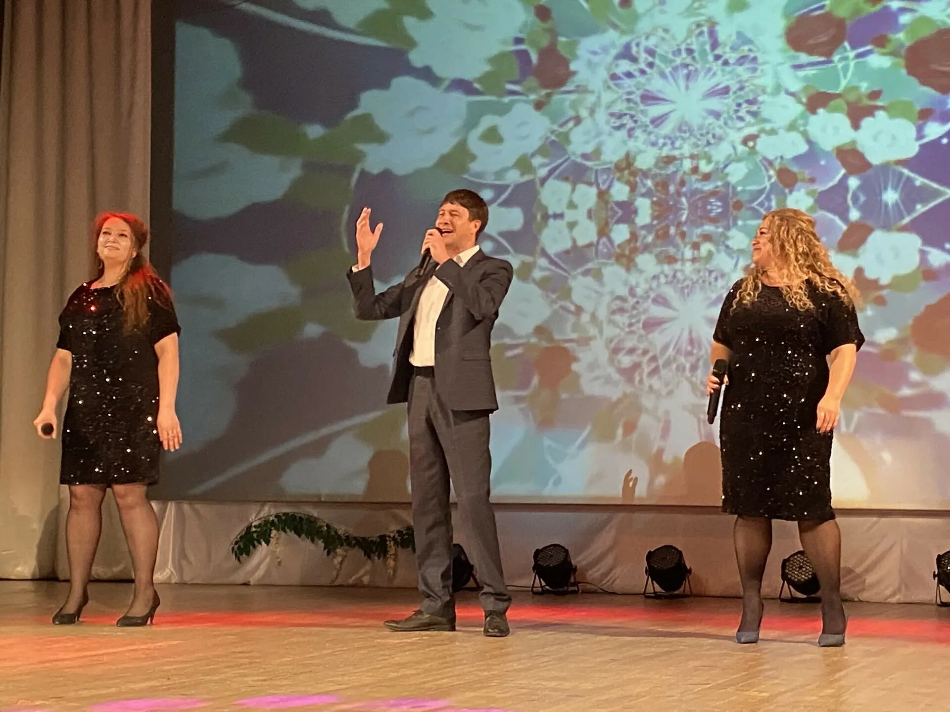 Фото и видеорепортаж с праздничного концерта к 8 марта