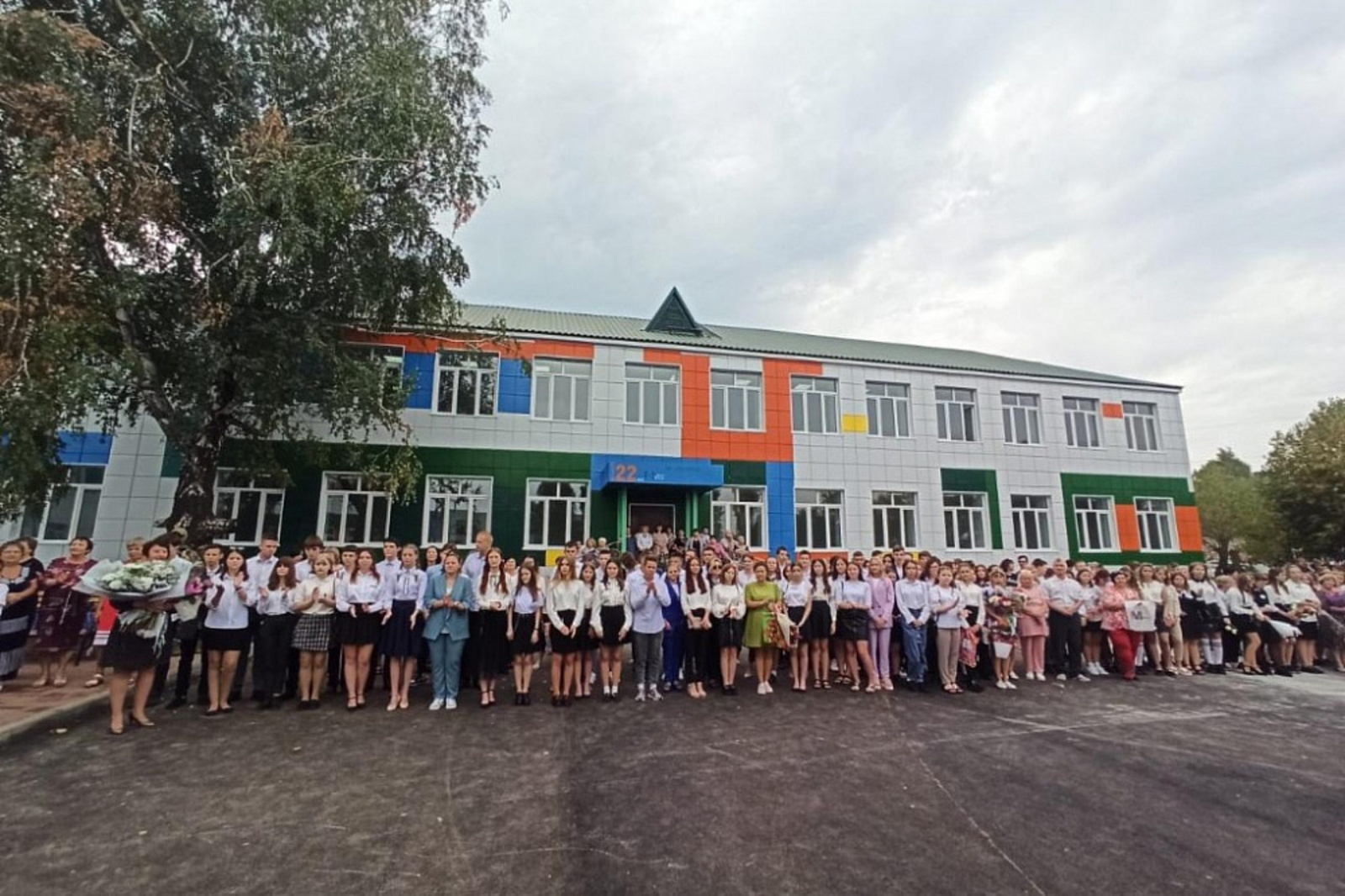 Строители из Башкортостана завершили капремонт Петровской школы имени Минигали Шаймуратова в ЛНР
