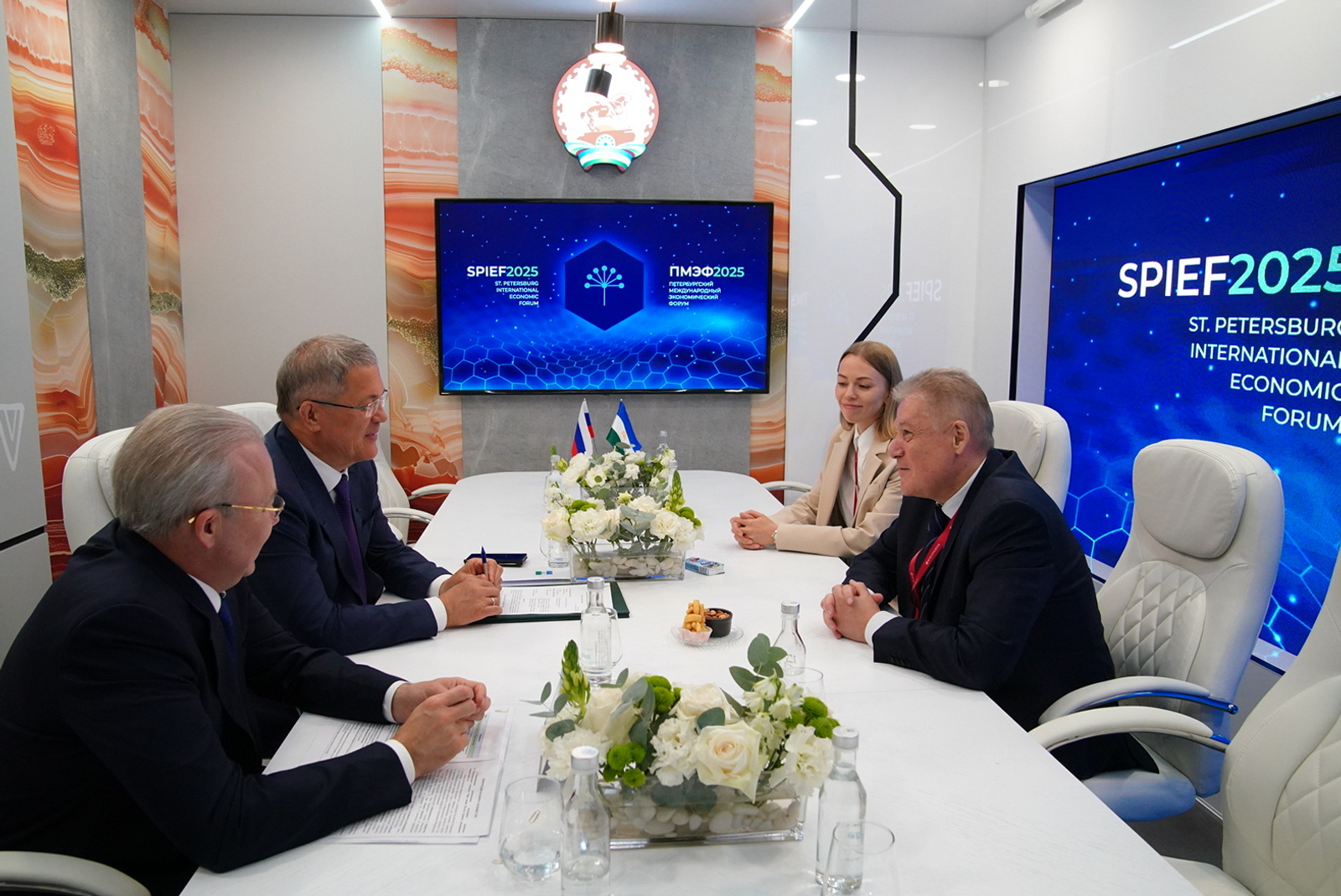 Хабиров и Георгий Боос обсудили модернизацию освещения городов и сёл Башкирии