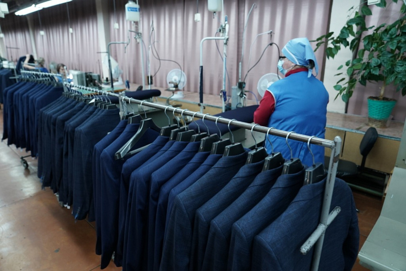 Радий Хабиров предложил наращивать поставки белорусской одежды в Башкортостан