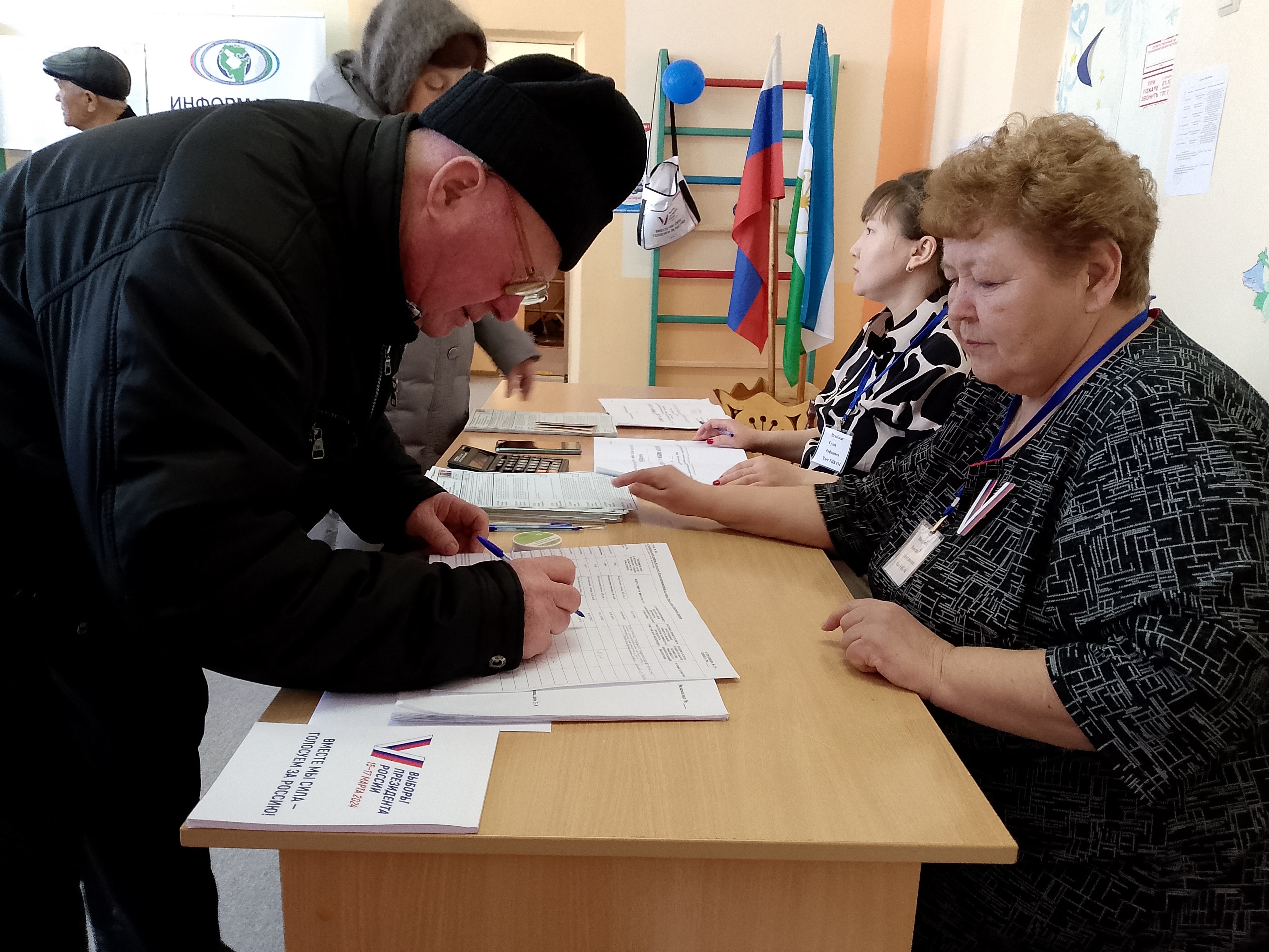 В д.Приуралье с утра идут избиратели выбрать президента РФ