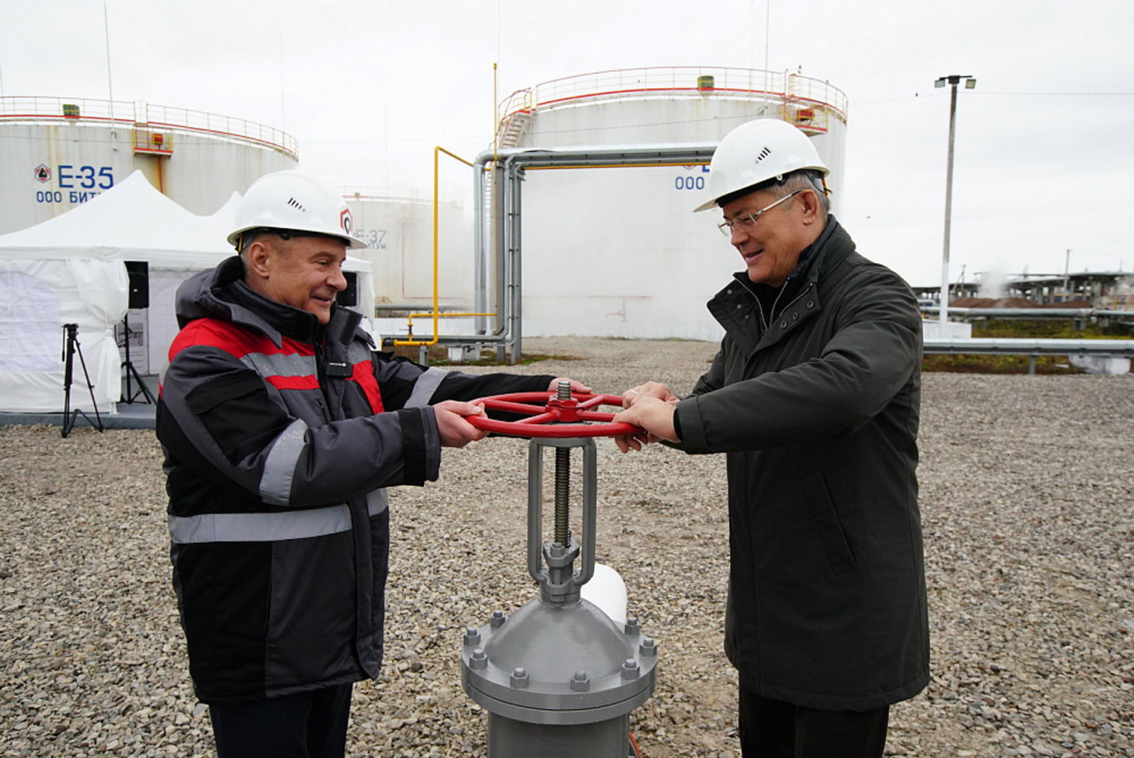 В Салавате запустили новый резервуарный парк компании «Битум»