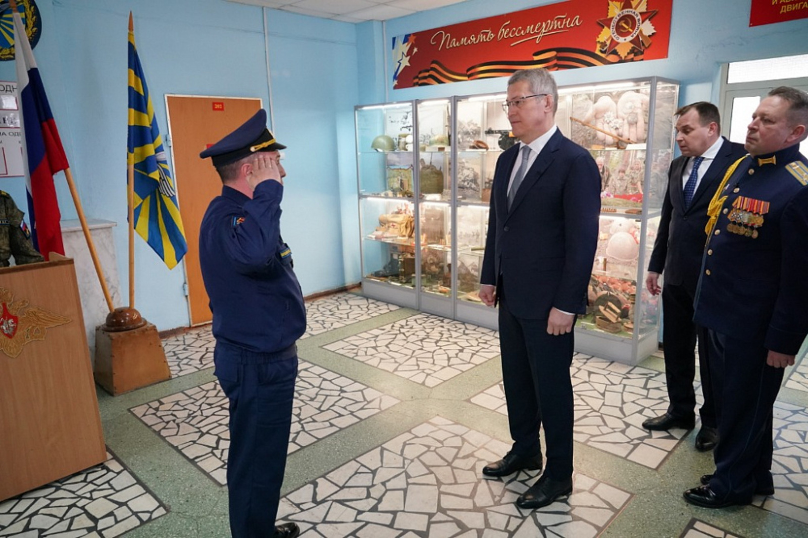 Радий Хабиров посетил военно-учебный центр Уфимского университета науки и технологий