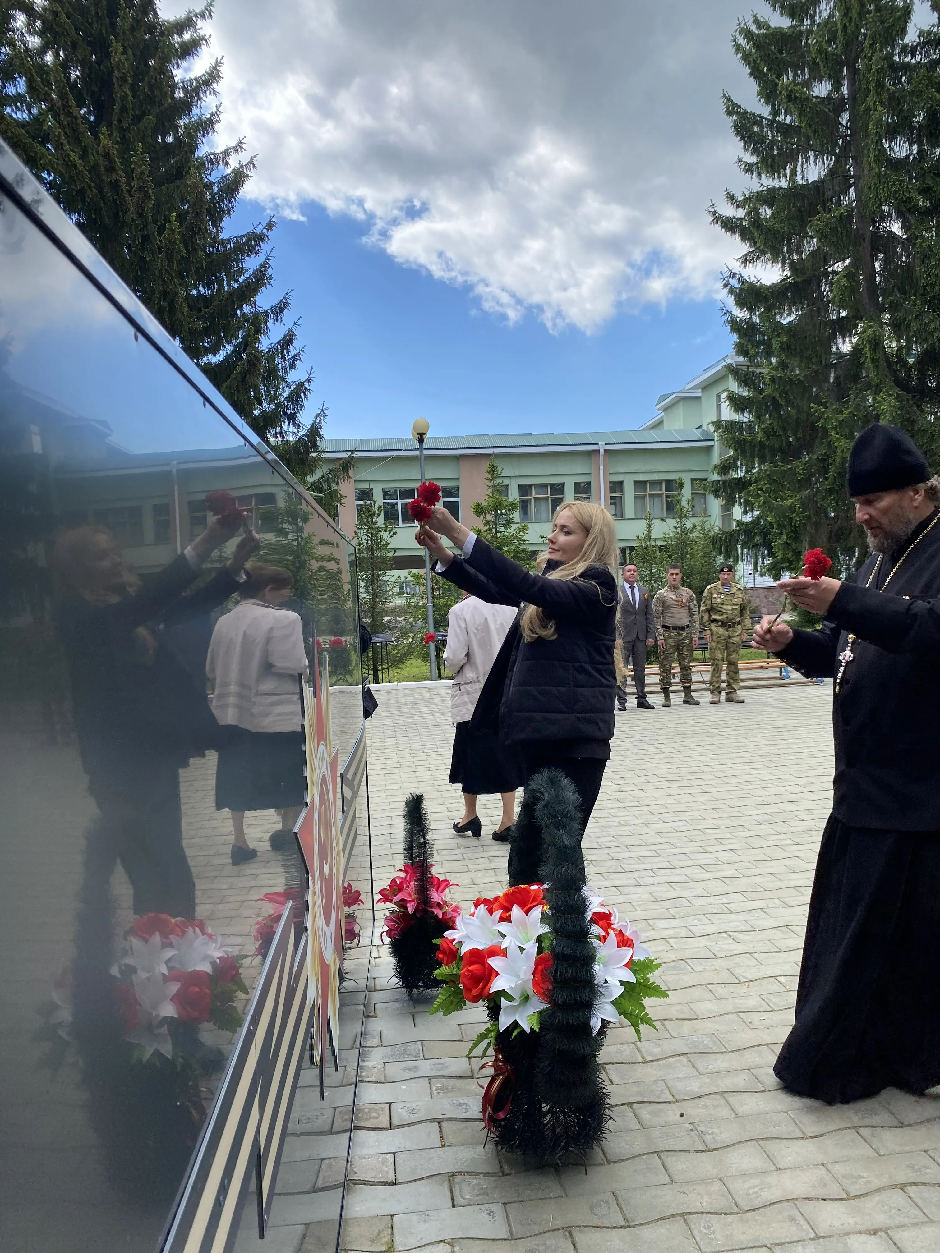 Победа, которую мы не забудем. Фоторепортаж. Возложение.