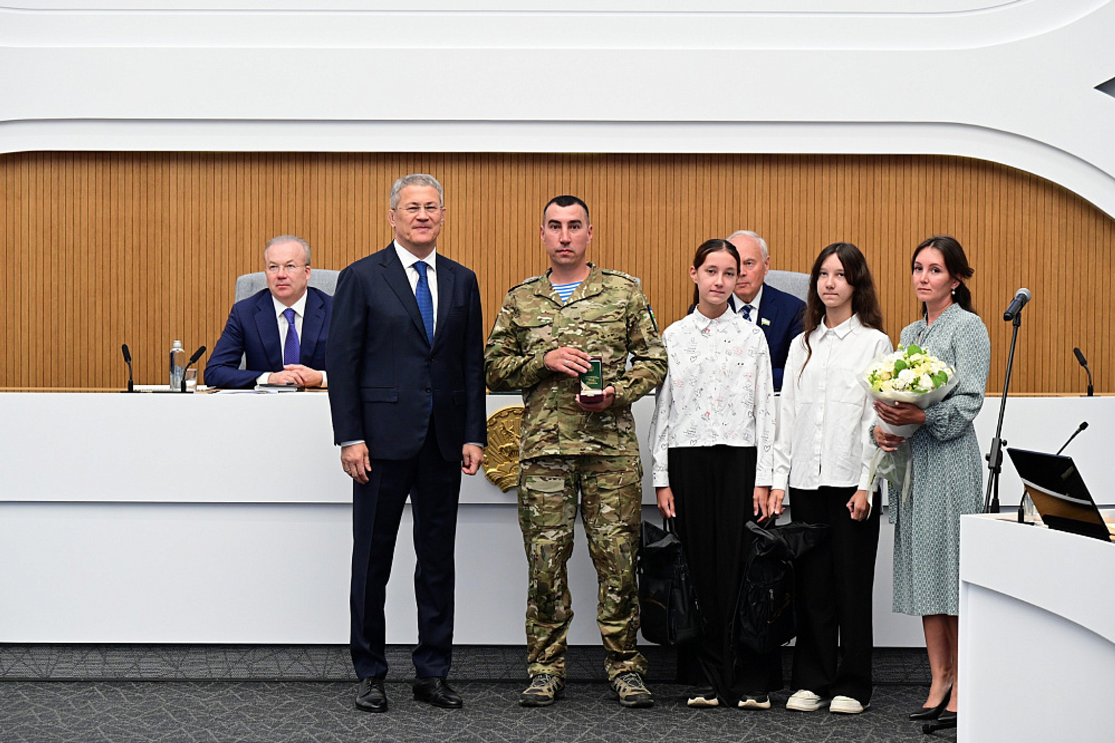 Хабиров вручил ордена генерала Шаймуратова участникам СВО из Башкортостана