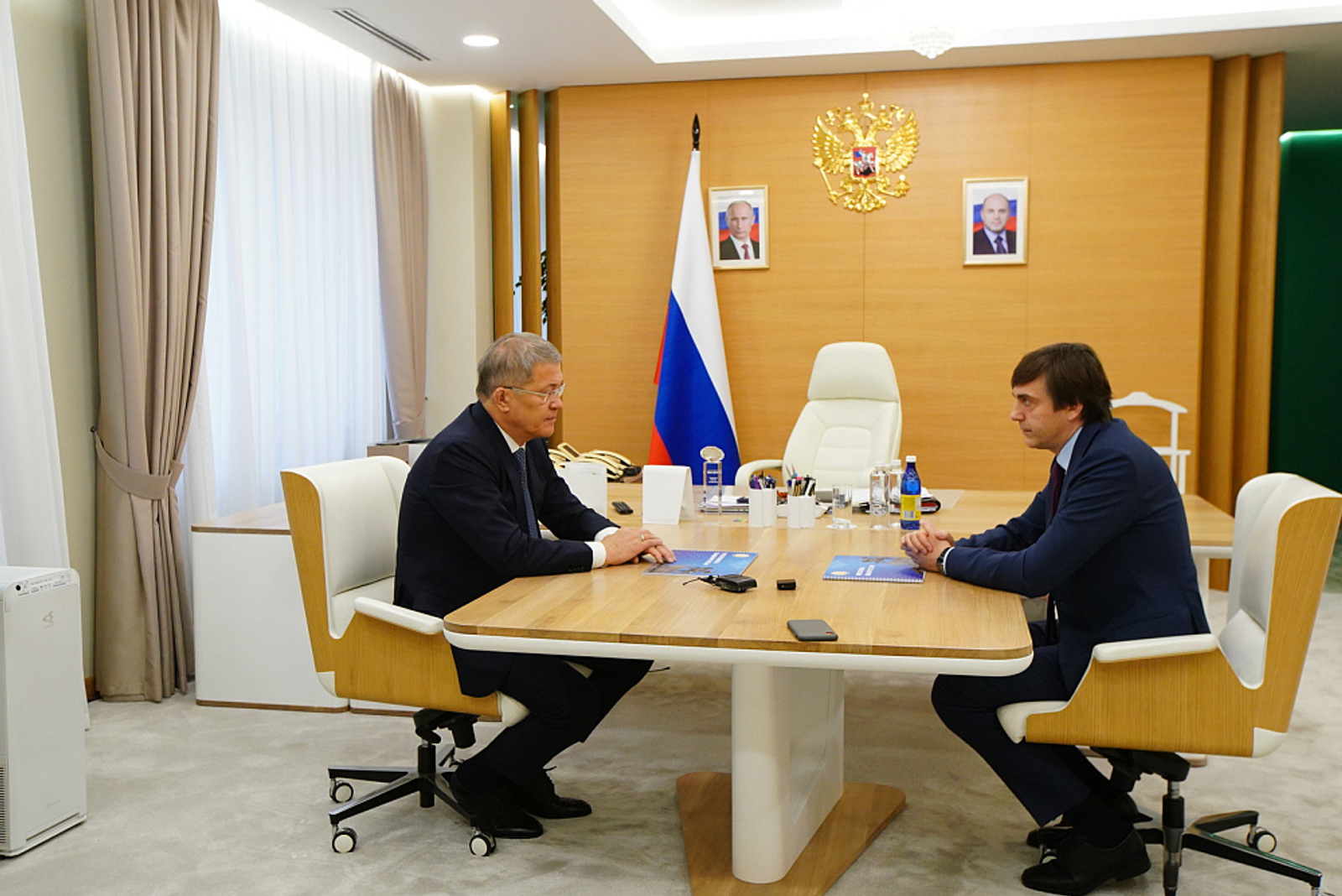 Рабочая встреча с министром просвещения России Сергеем Кравцовым