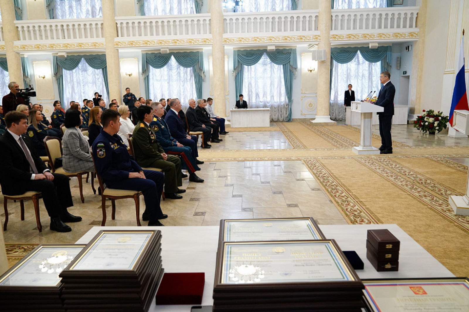 Радий Хабиров вручил государственные награды спасателям Башкортостана