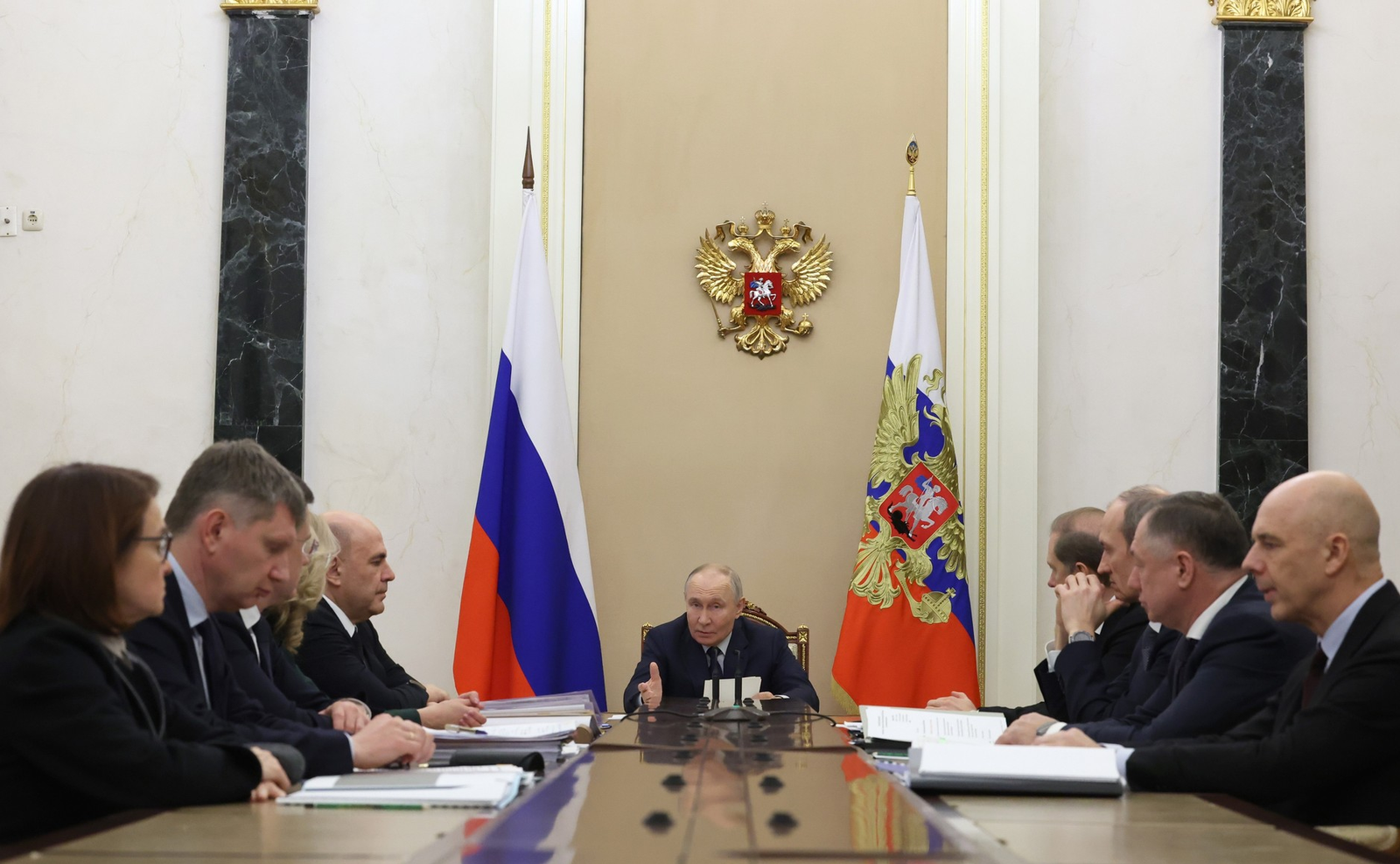 Владимир Путин провел совещание по экономическим вопросам