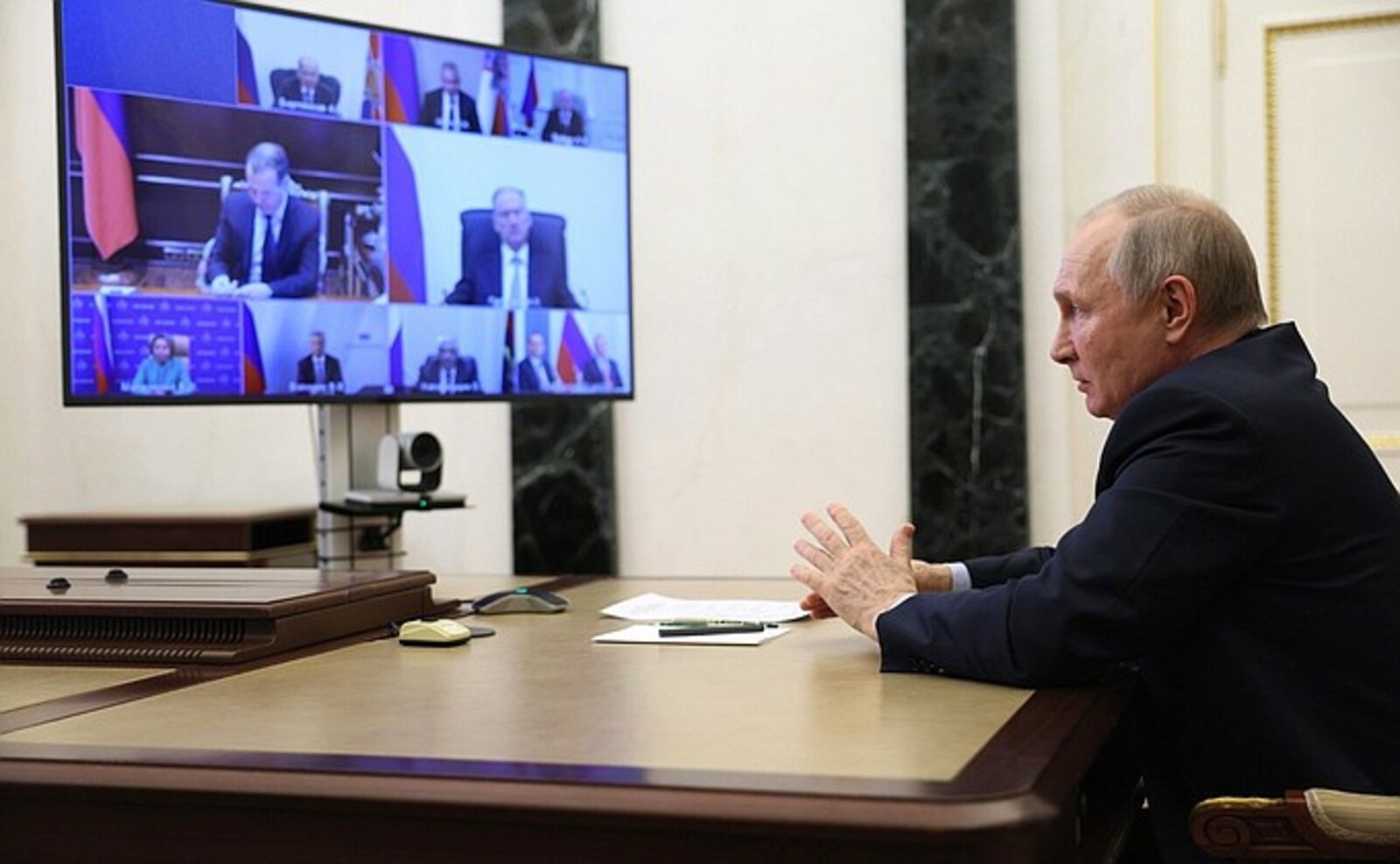Владимир Путин провёл  совещание с постоянными членами Совета Безопасности