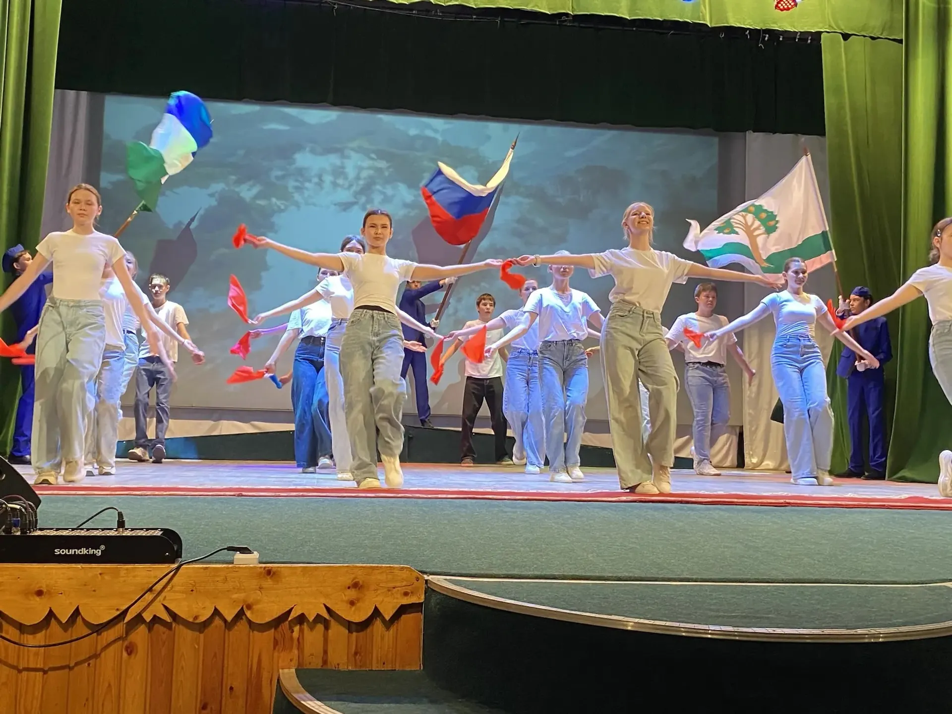 Гала-концерт районного фестиваля самодеятельного народного творчества