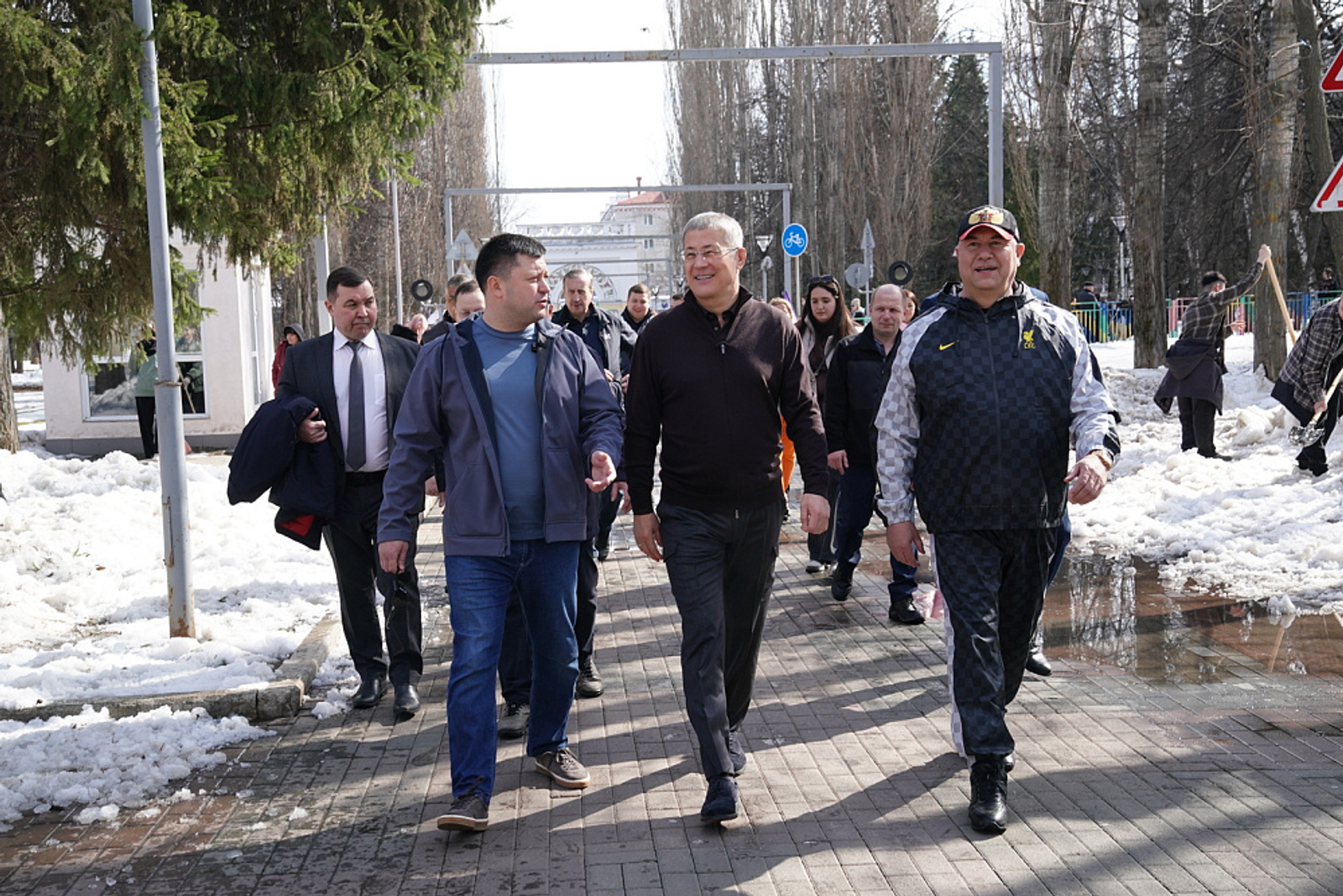 Радий Хабиров посетил в Уфе площадку благотворительной акции «Ищу человека»