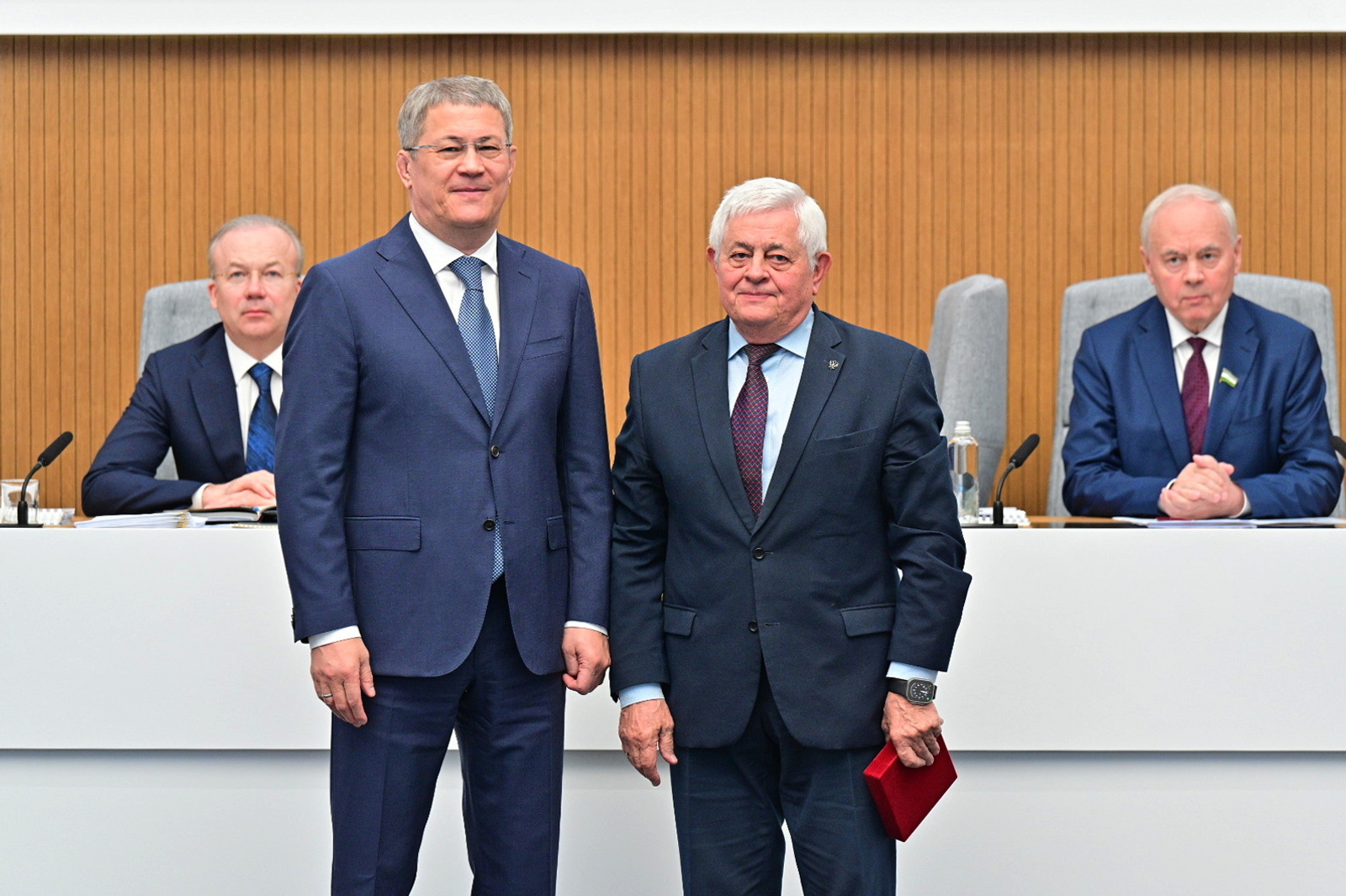 В Башкирии впервые присвоили звания заслуженного работник государственной службы