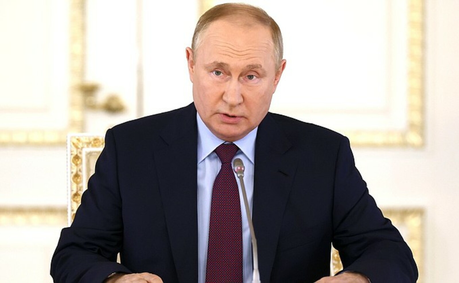 В. Путин провел совещание по вопросам развития автомобильной промышленности