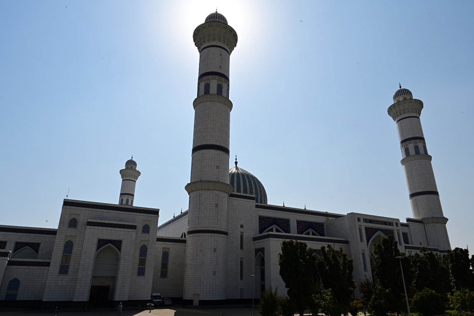 Радий Хабиров посетил в Душанбе одну из крупнейших мечетей Центральной Азии