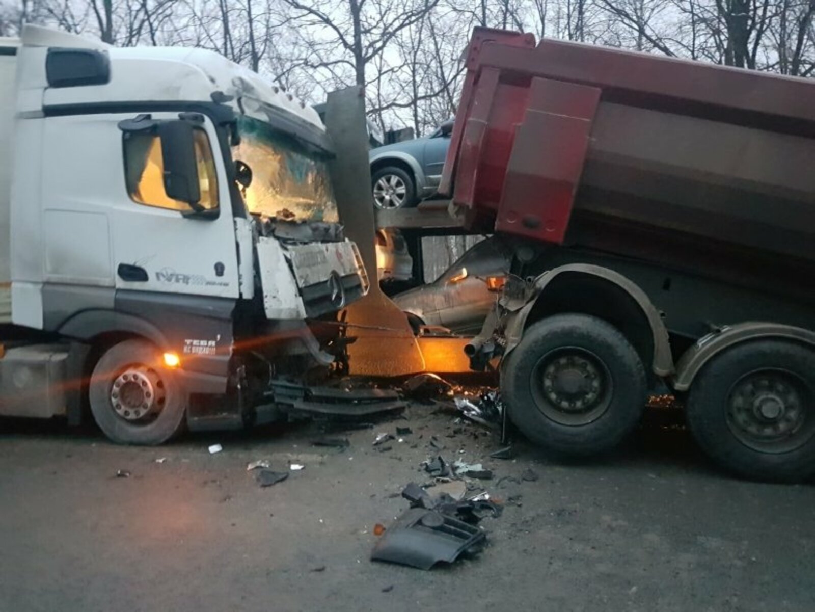 Сегодня, 18 декабря, в Иглинском районе республики произошло ДТП с участием четырех грузовиков