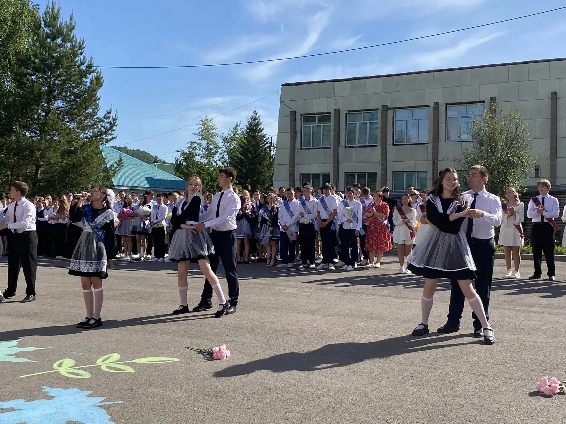 Последний звонок в МОБУ СОШ№1 с.Архангельское