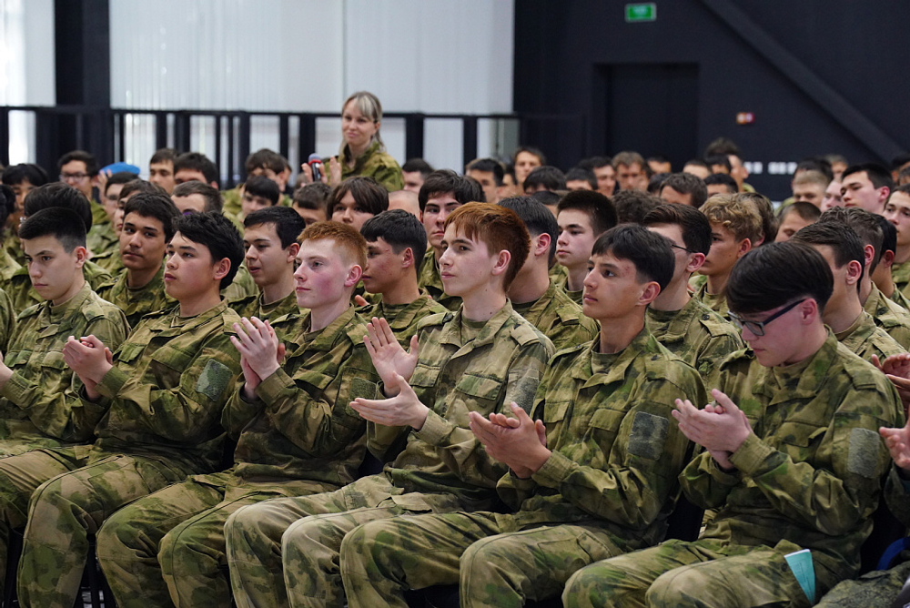 Хабиров встретился со школьниками из Архангельского района
