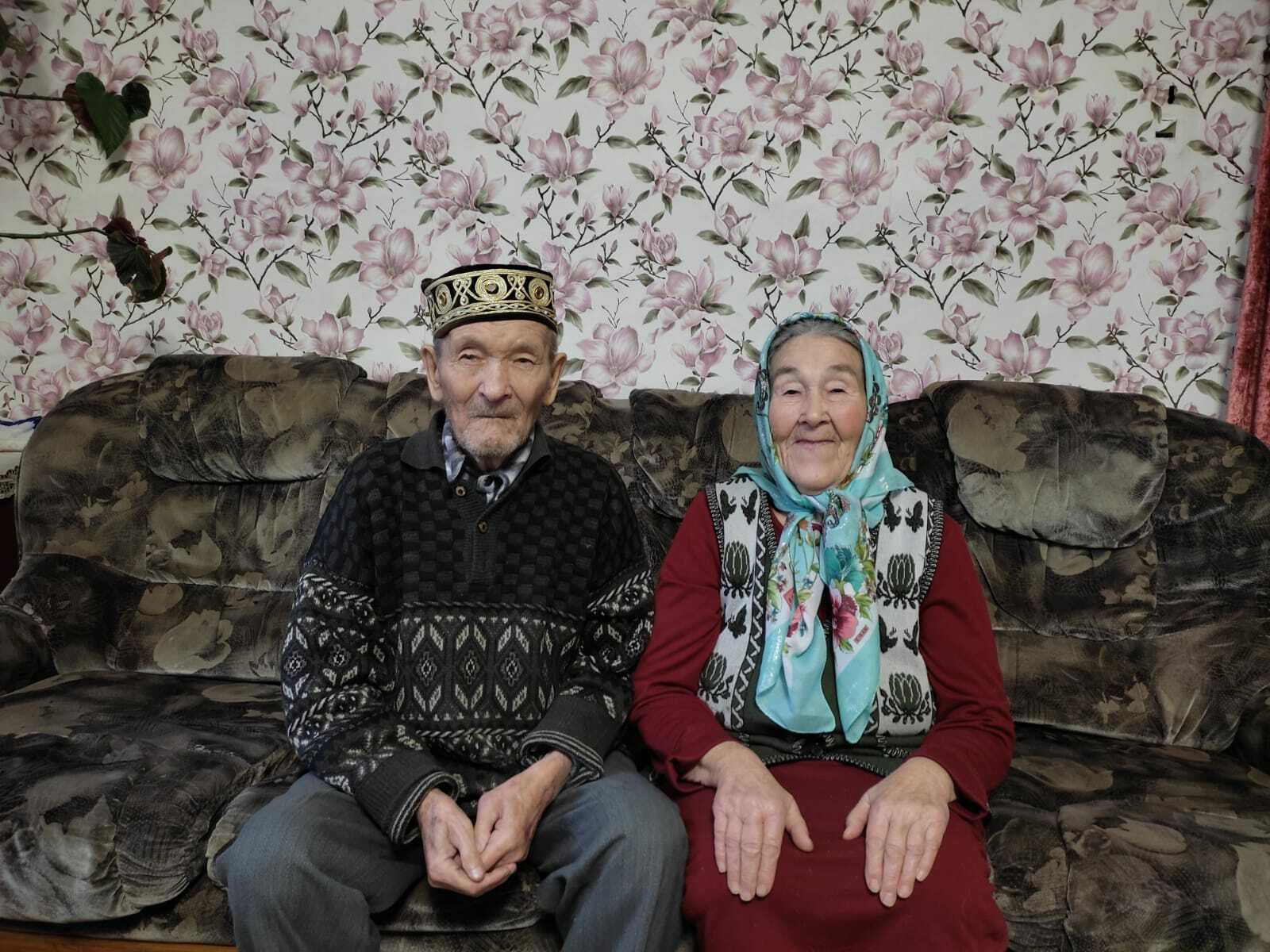 65 лет совместной жизни отметили жители д. Кысынды Фаниль  и Сайма  Хасановы