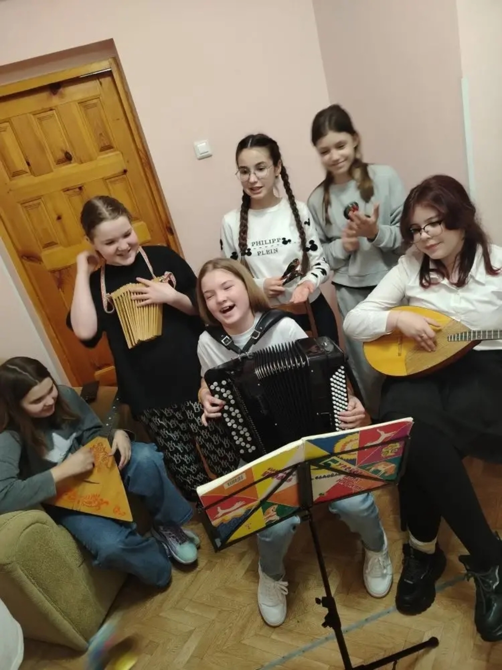 «Есть у баяна кнопочки»