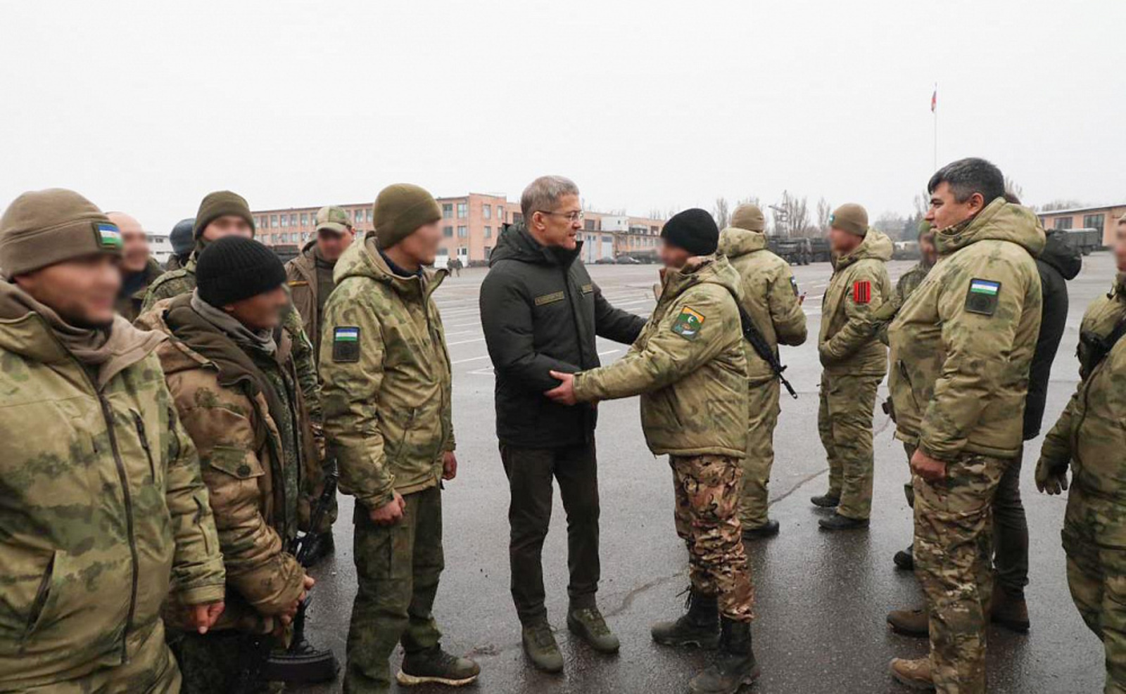 Радий Хабиров встретился с бойцами батальонов имени Александра Доставалова и Салавата Юлаева, а также мобилизованными жителями Башкортостана