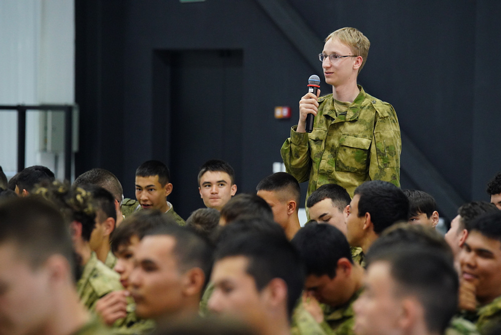 Хабиров встретился со школьниками из Архангельского района