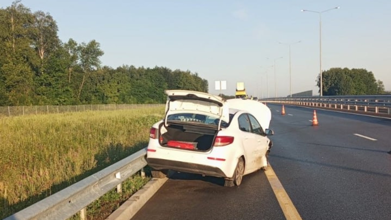 Kia влетела в ограждение