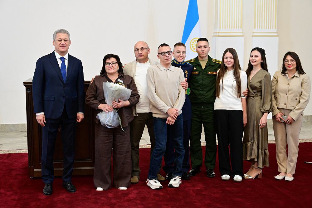 Радий Хабиров поздравил жителей Башкортостана с предстоящим Днём матери