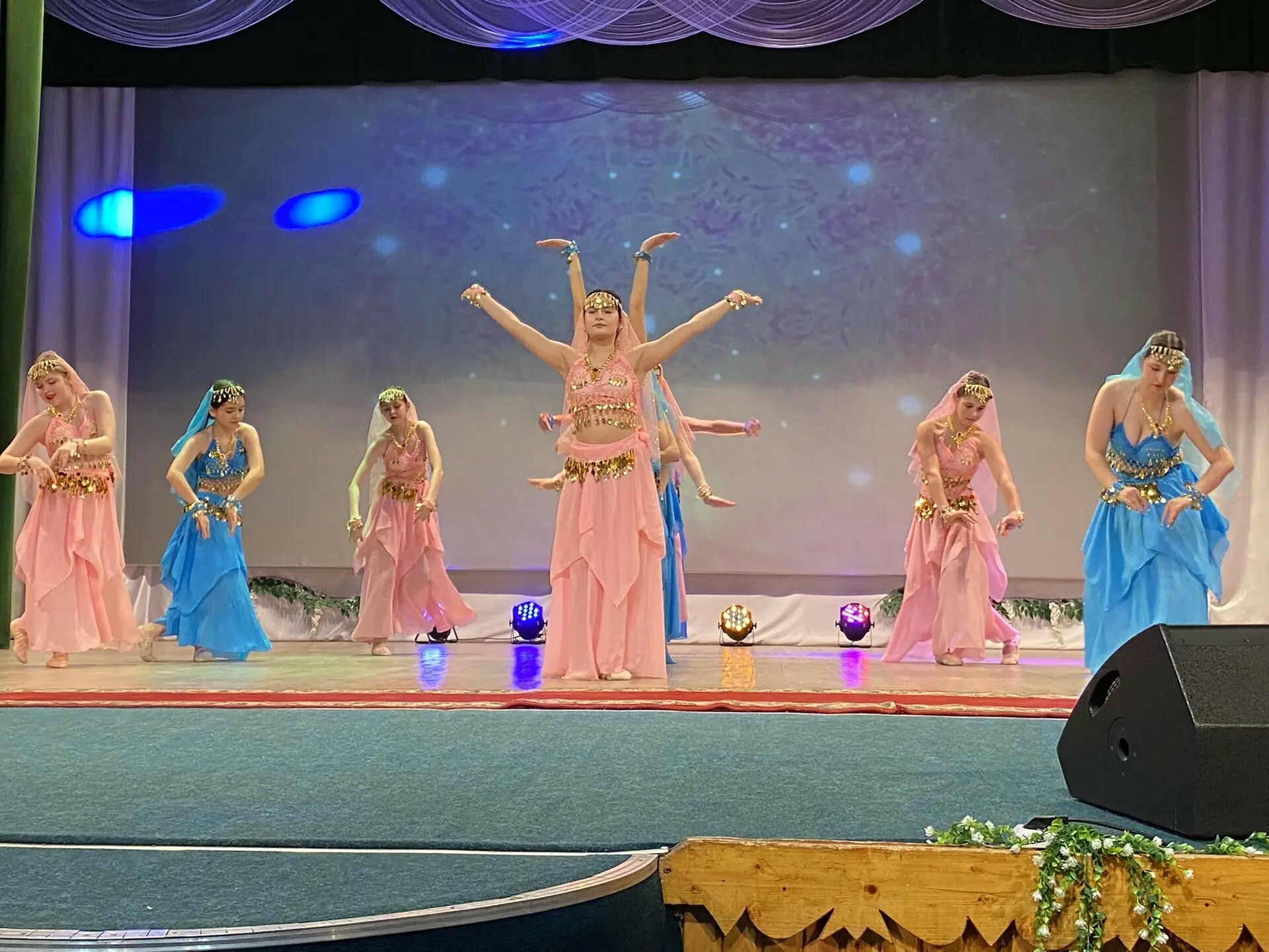 Фото и видеорепортаж с праздничного концерта к 8 марта