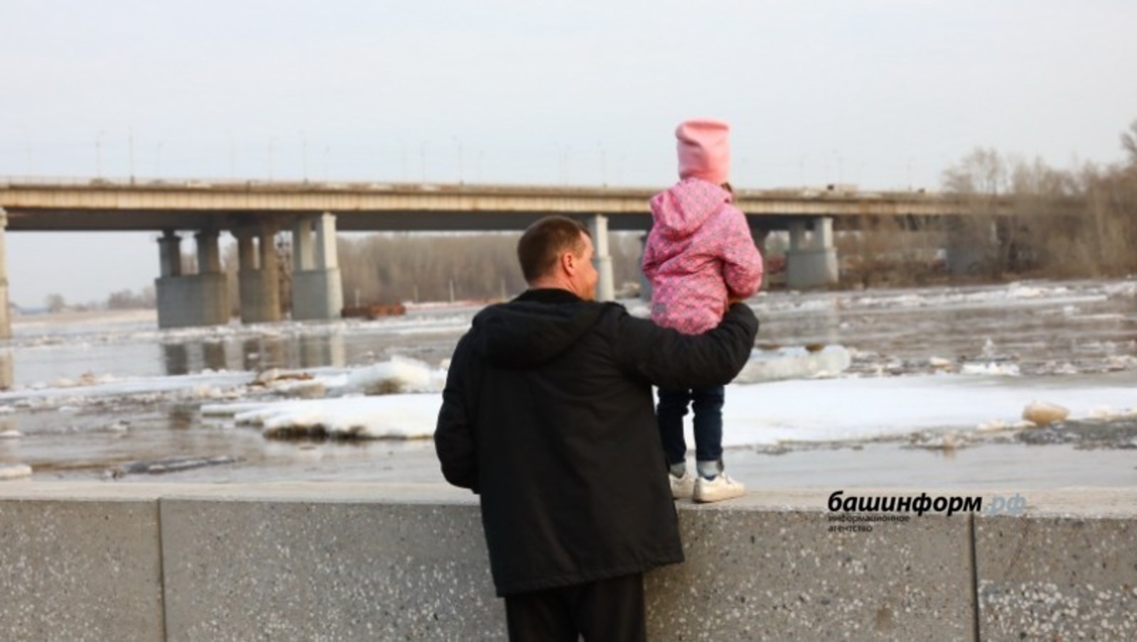 В Башкирии объявлен конкурс на соискание общественной награды «Отцовская доблесть»