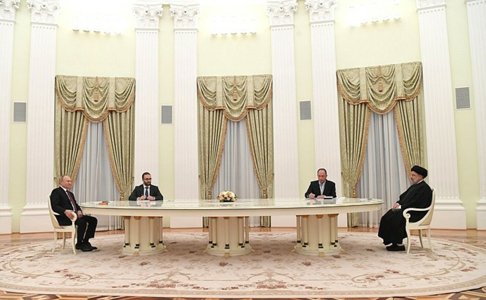 Состоялись переговоры В. Путина с Президентом Исламской Республики Иран Сейедом Эбрахимом Раиси