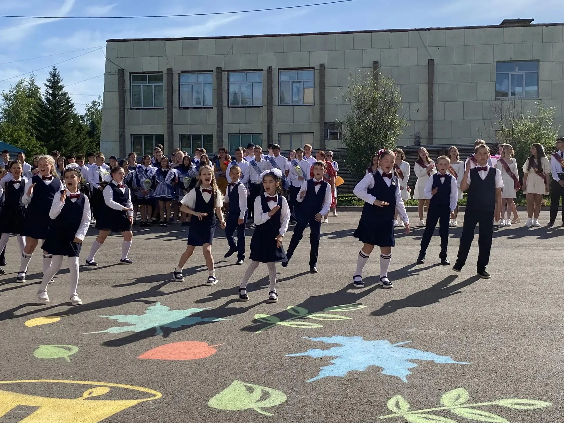 Последний звонок в МОБУ СОШ№1 с.Архангельское