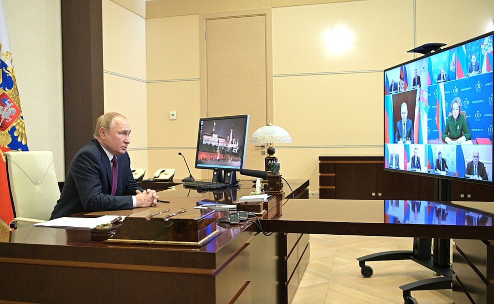 В. Путин провёл совещание с постоянными членами Совета Безопасности