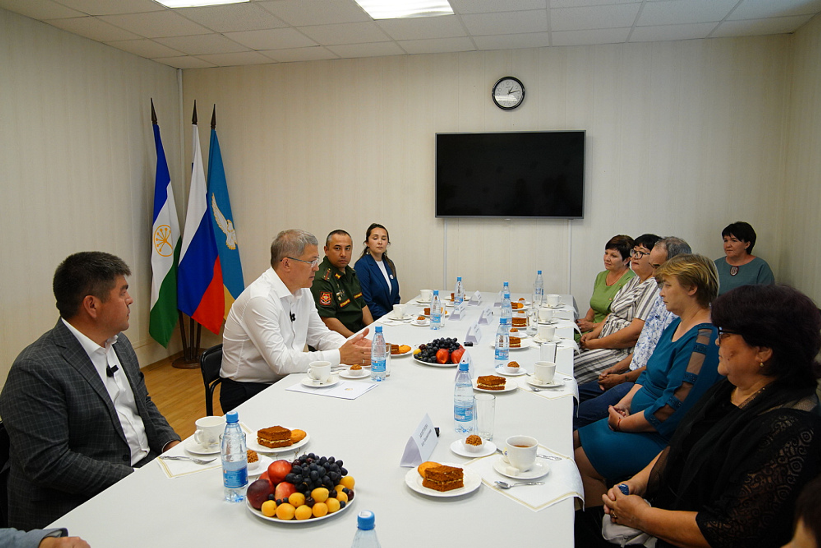 Хабиров передал ордена генерала Шаймуратова семьям погибших участников СВО