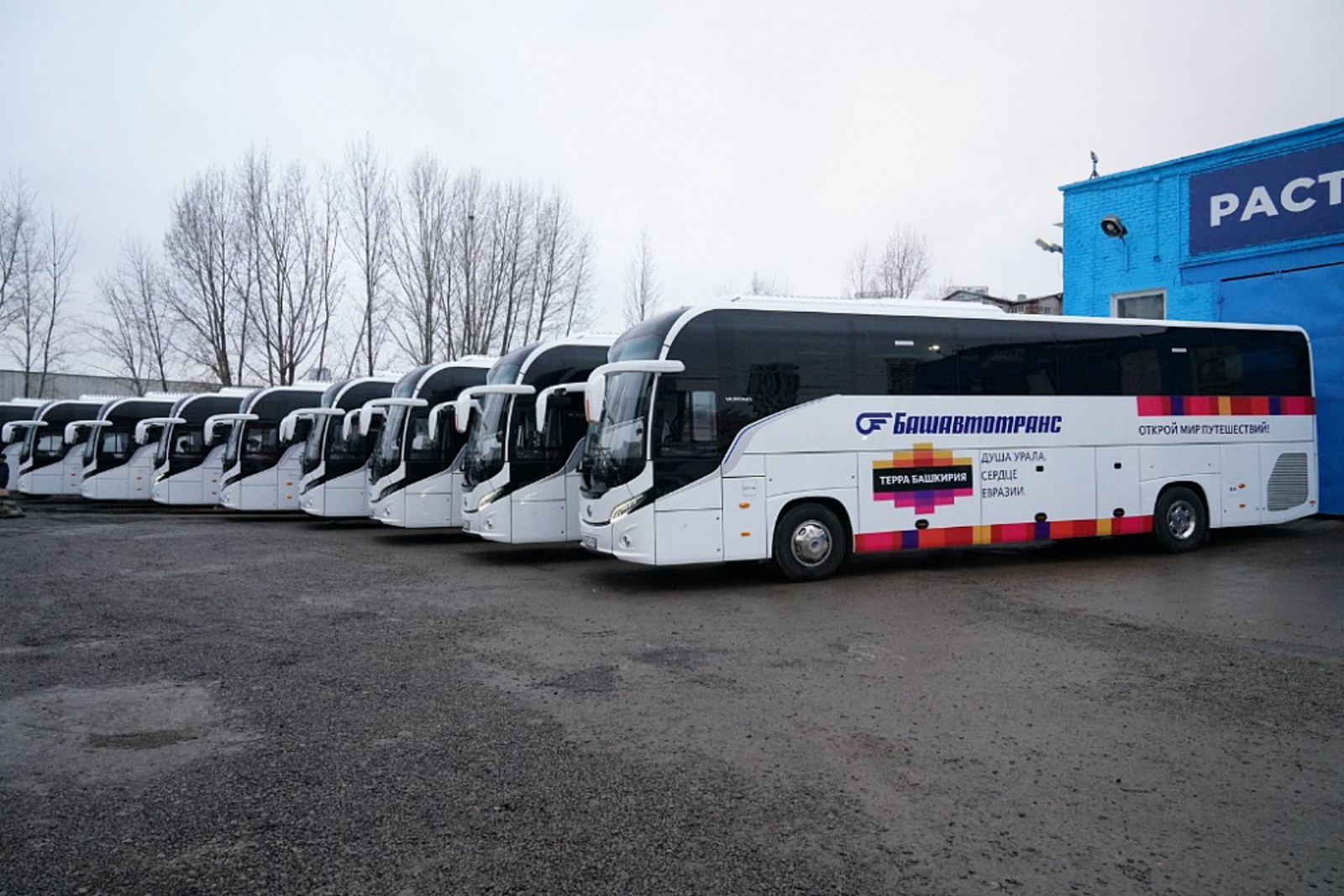Радий Хабиров передал «Башавтотрансу» 20 новых туристических автобусов