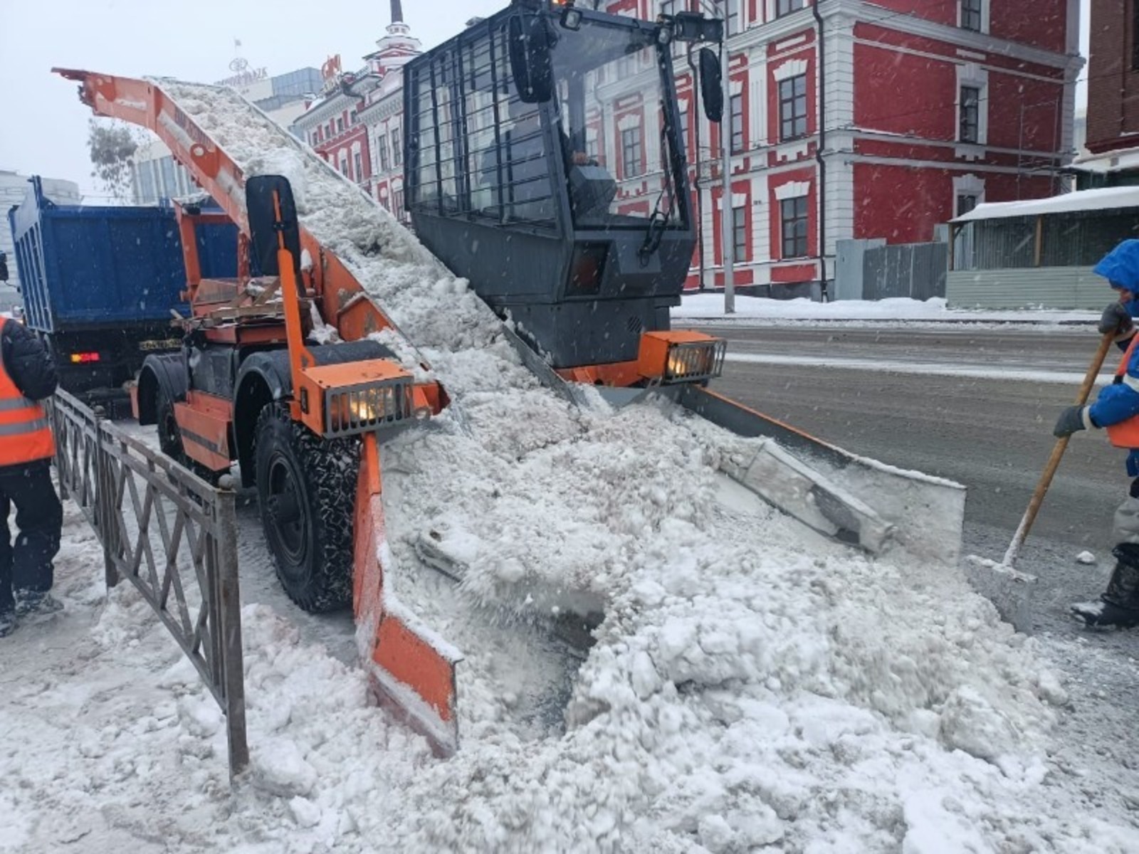 Из городов и поселков Башкирии за сутки вывезли 563 тонны снега - МинЖКХ