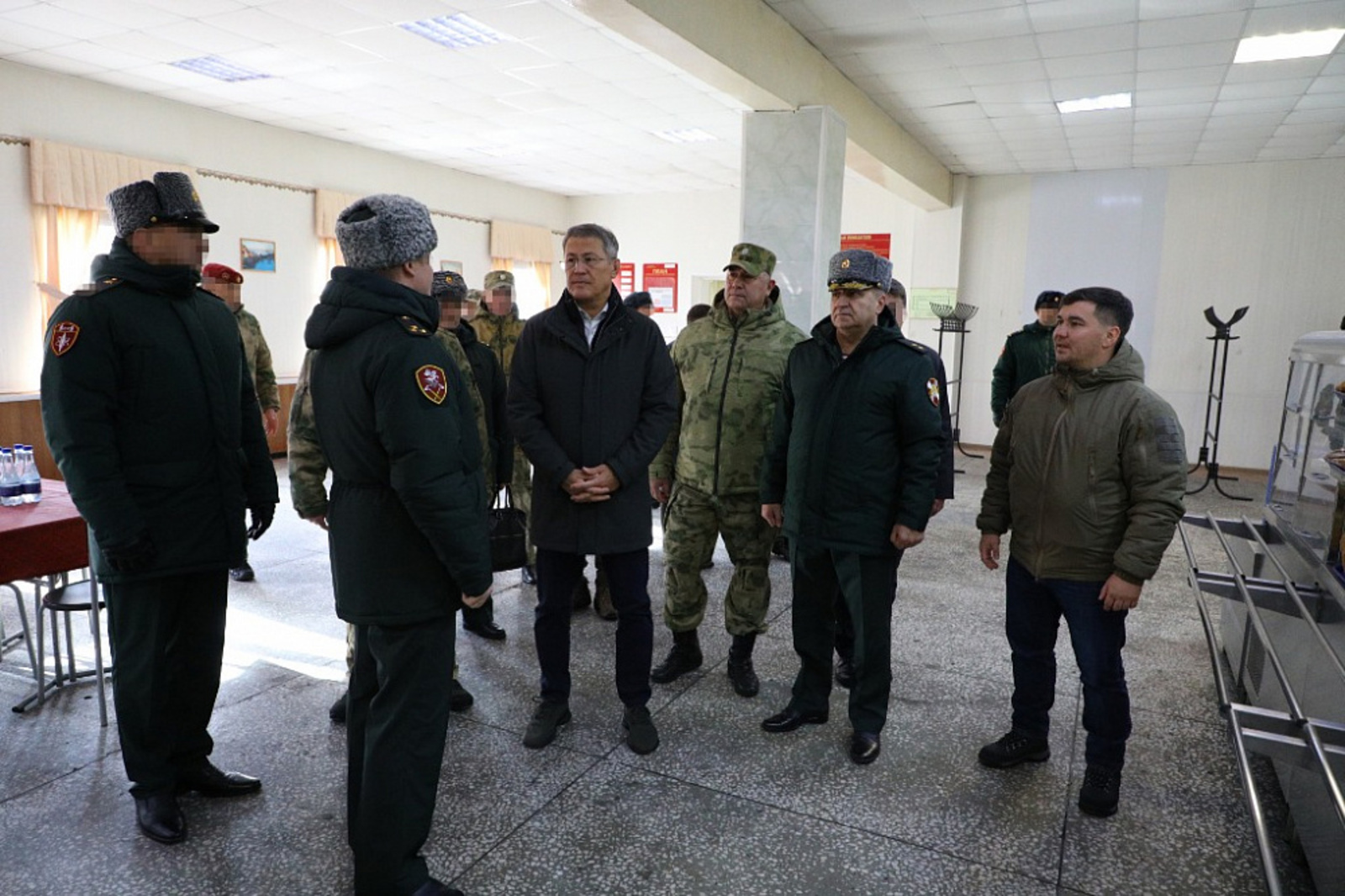Радий Хабиров вручил боевое знамя второму добровольческому батальону Росгвардии имени Салавата Юлаева