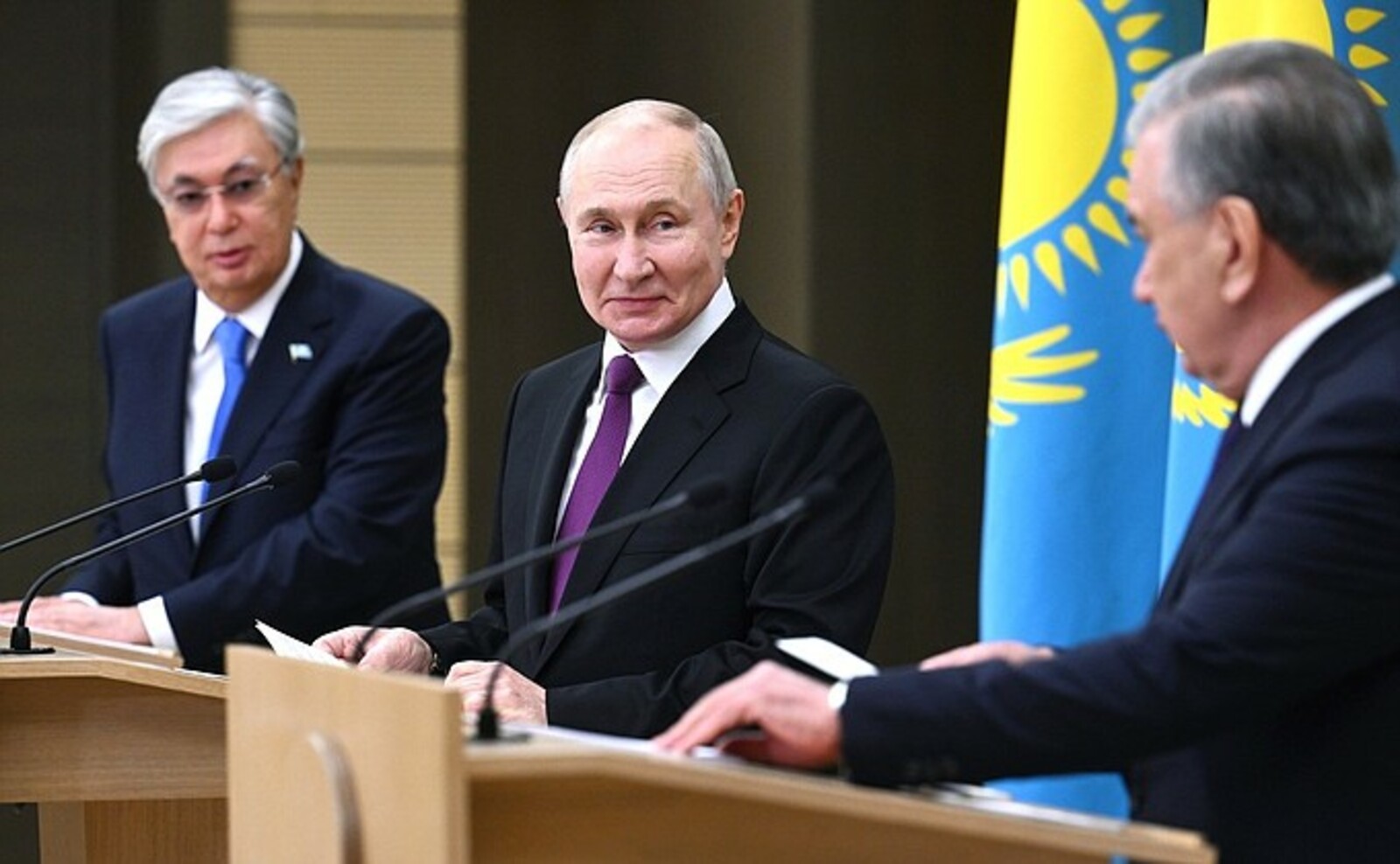 Церемония по случаю начала поставок российского газа в Узбекистан через территорию Казахстана