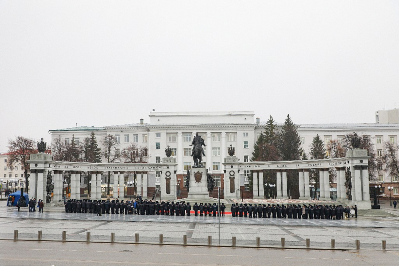 Радий Хабиров поздравил участковых уполномоченных полиции с профессиональным праздником