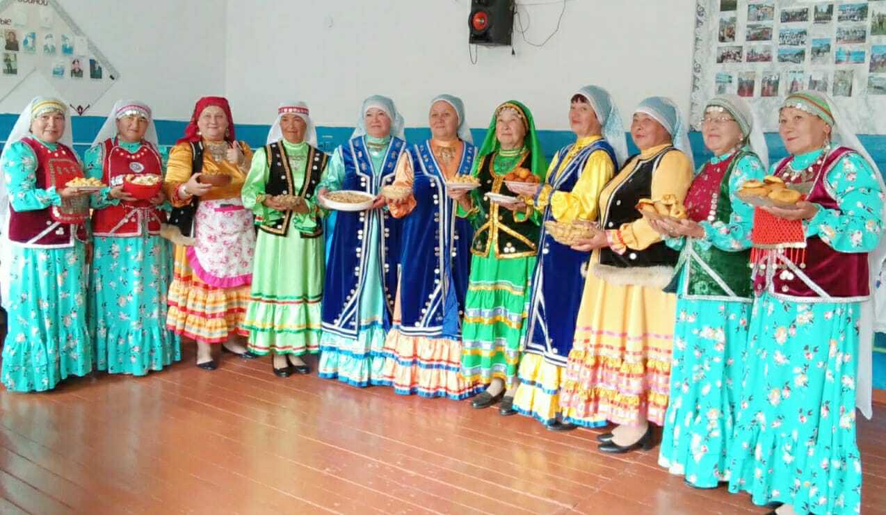 Фольклорная группа "Ташкын" провела в сельском клубе д. Муллакаево творческую встречу
